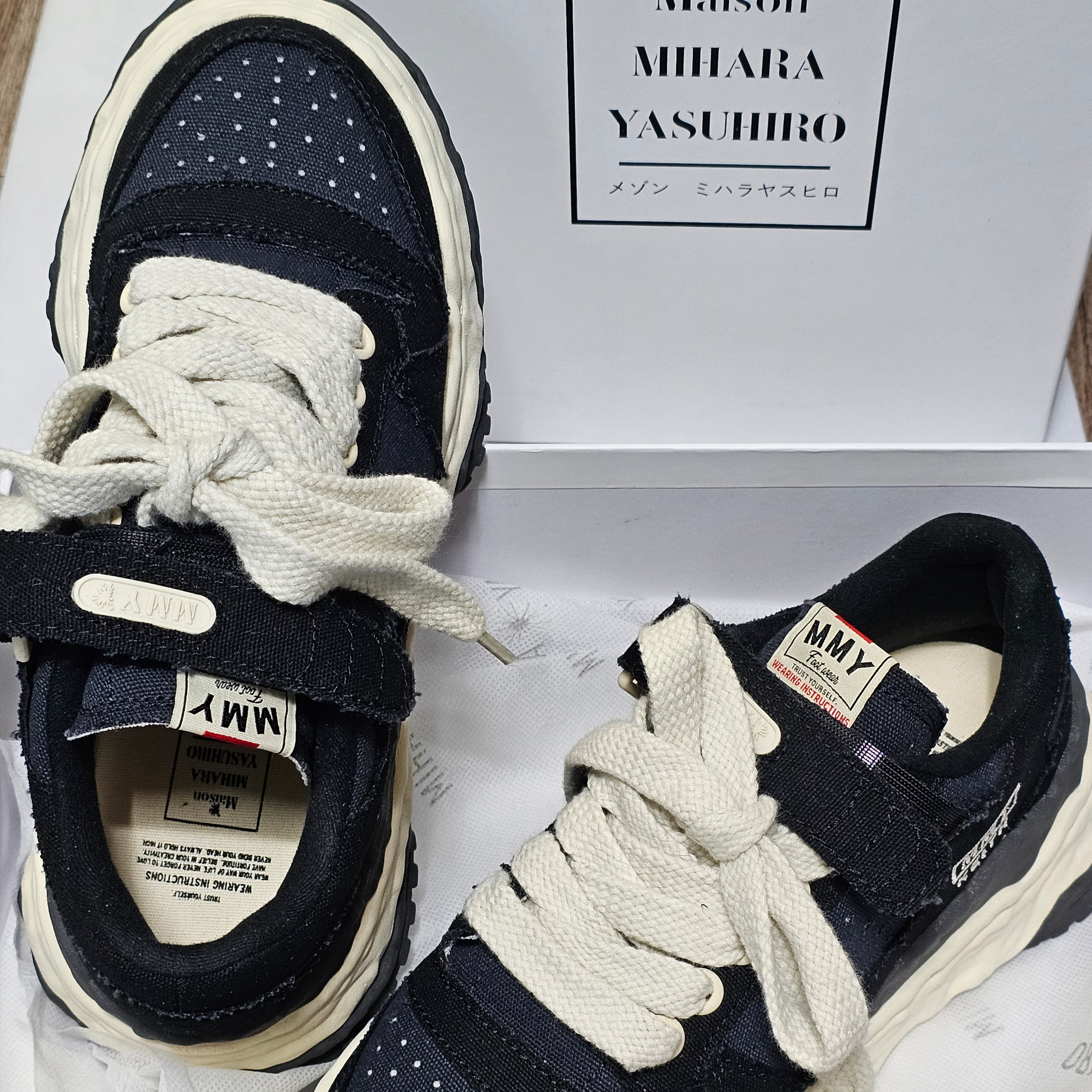 Maison Mihara Yasuhiro Keith OG Sole Canvas Low-top Sneakers Black 착용 스타일