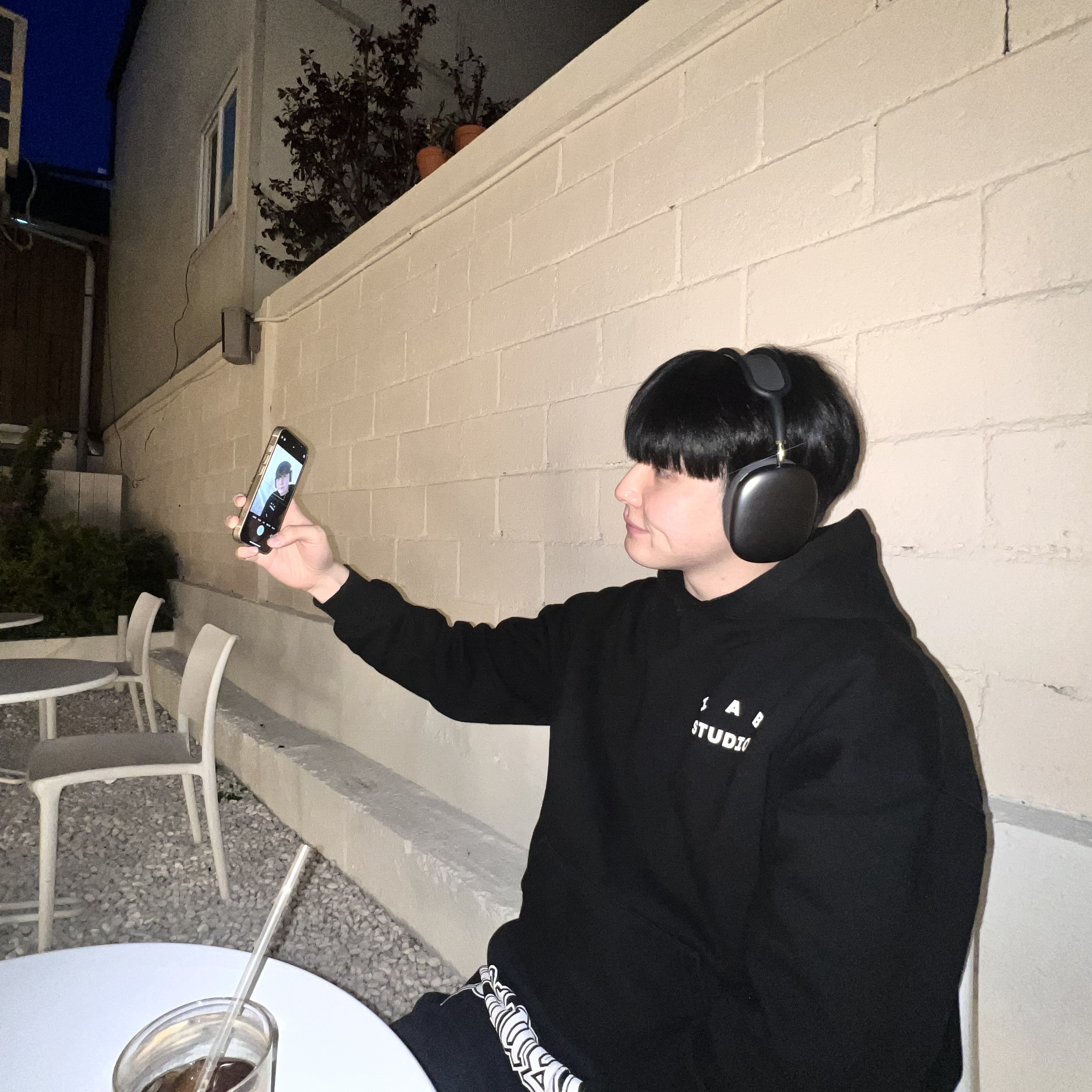 IAB Studio Hoodie Black, Apple AirPods Max Lightning Space Gray (Korean Ver.) 착용 스타일 - 4