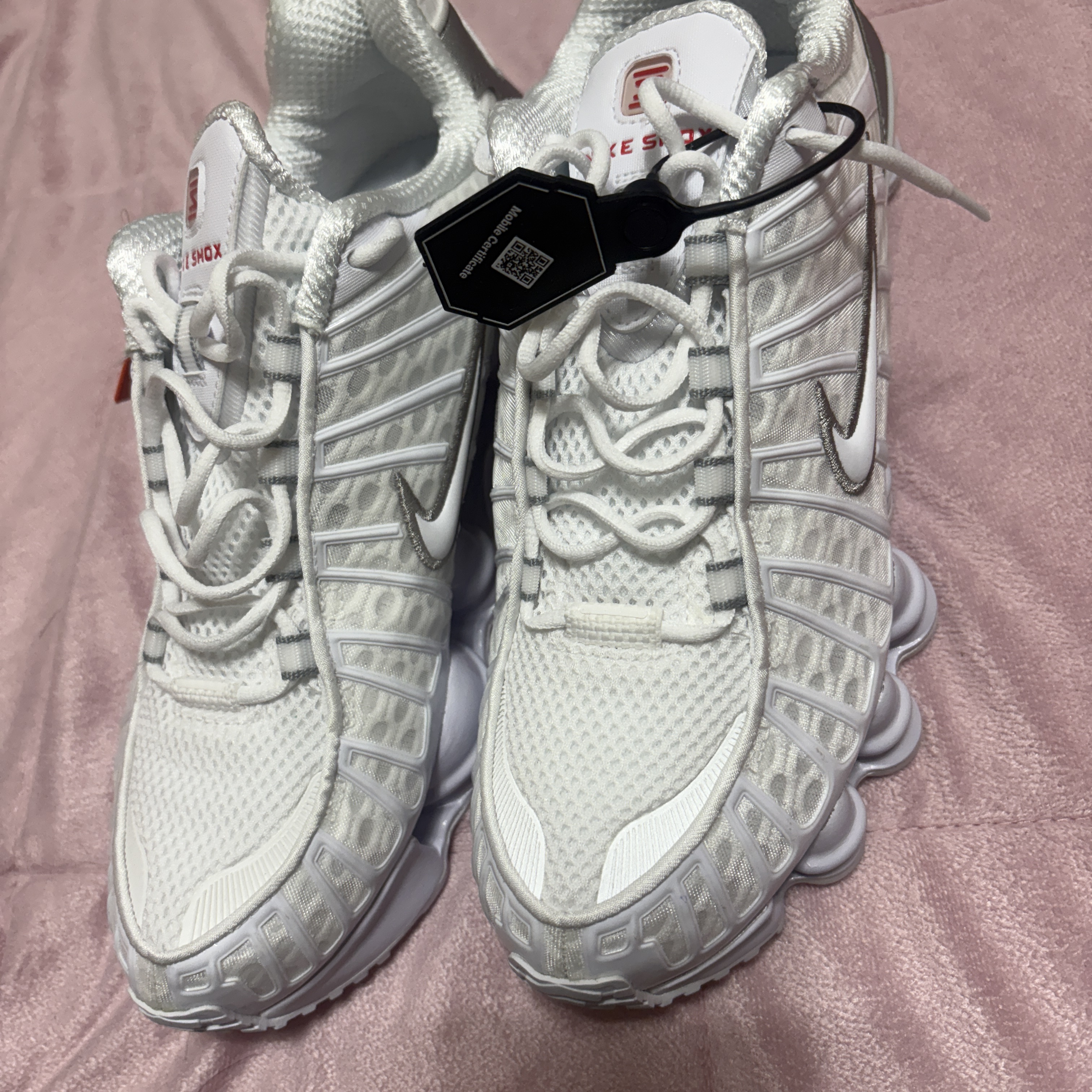 (W) Nike Shox TL White and Max Orange 착용 스타일