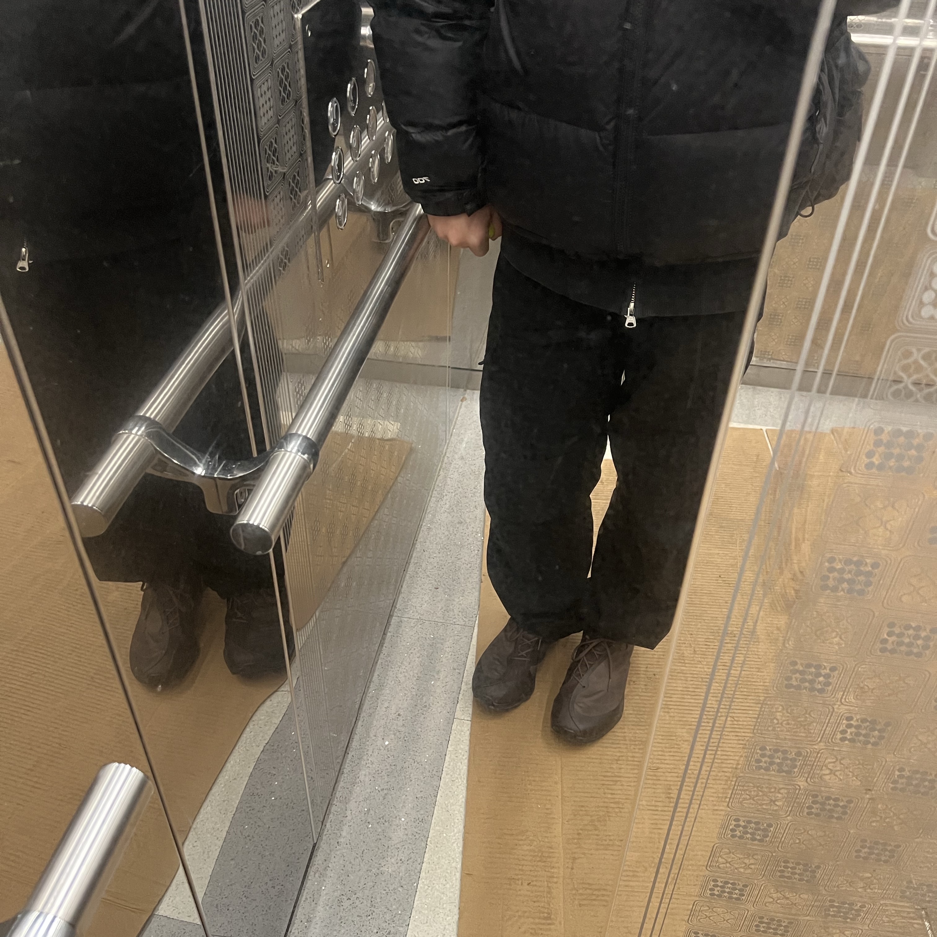 On Running x Post Archive Faction (Paf) Cloudventure Peak Cacao Espresso, The North Face 1996 Retro Nuptse Down Jacket TNF Black 착용 스타일 - 1