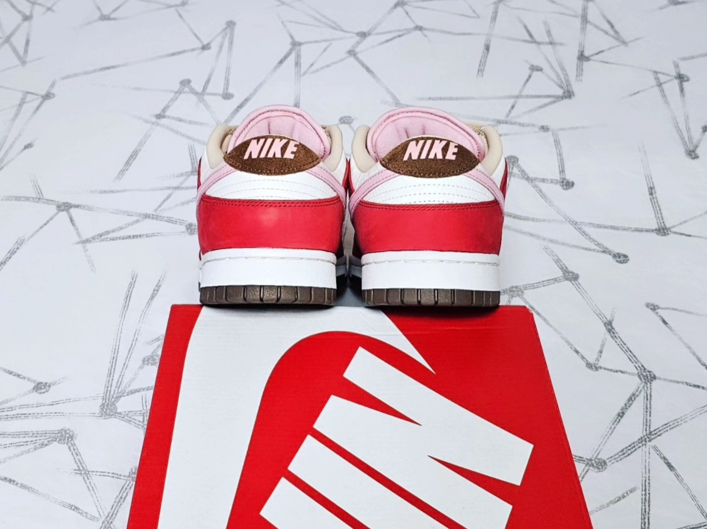 (W) Nike Dunk Low PRM Sail and Sport Red 착용 스타일 - 5