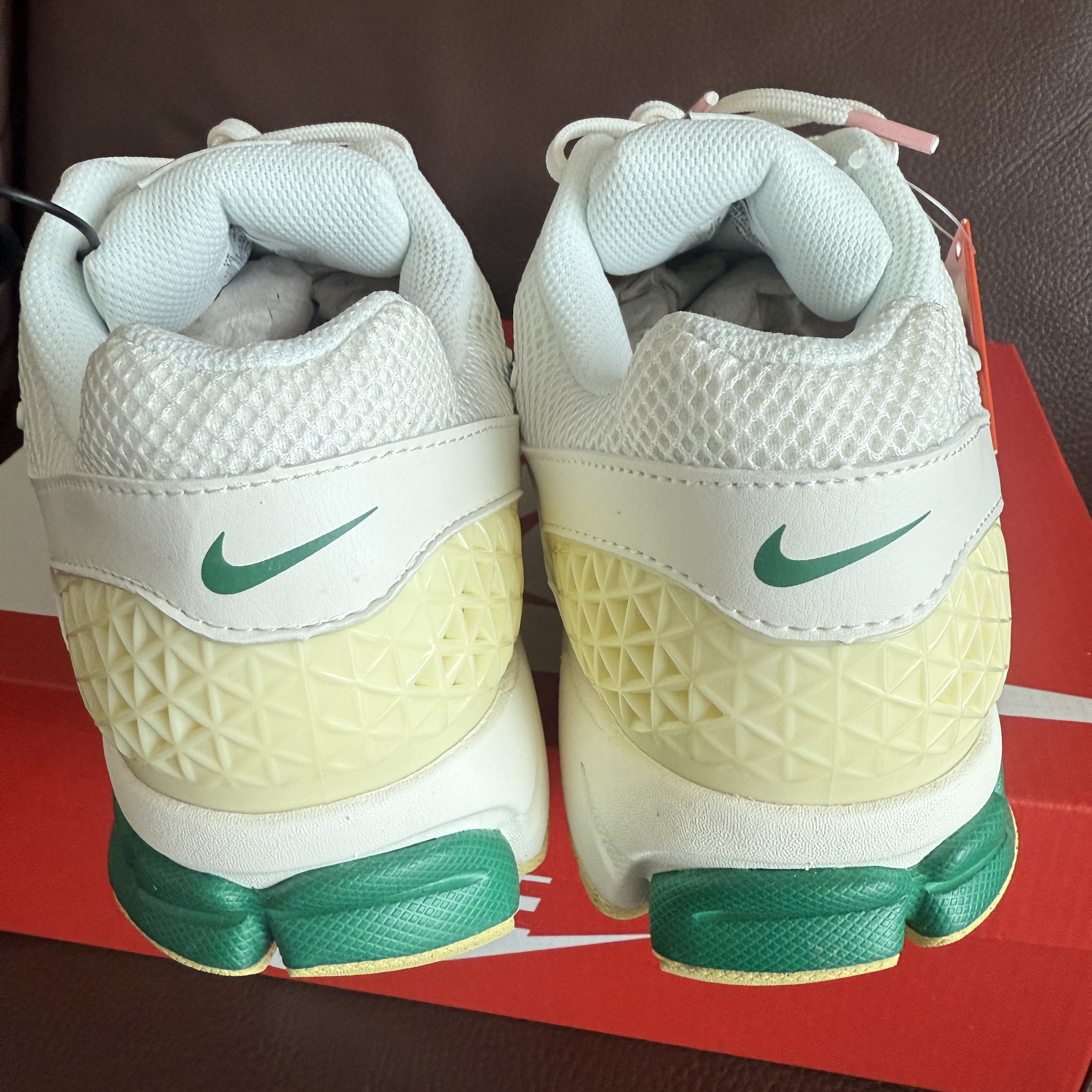 Nike Zoom Vomero 5 Sail Malachite Alabaster White 착용 스타일 - 5