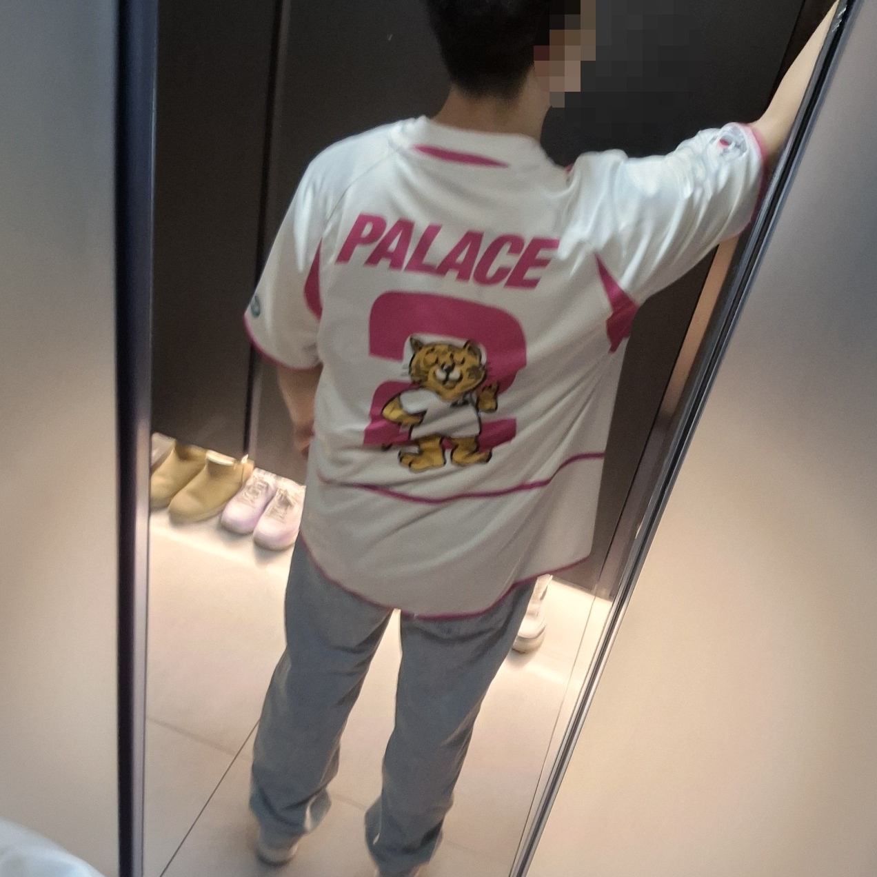 Palace Seoul 2 Seoul Jersey White Pink - 25SS, Palace Seoul 2 Seoul Tri-Ferg T-Shirt Grey Marl - 25SS 착용 스타일 - 2