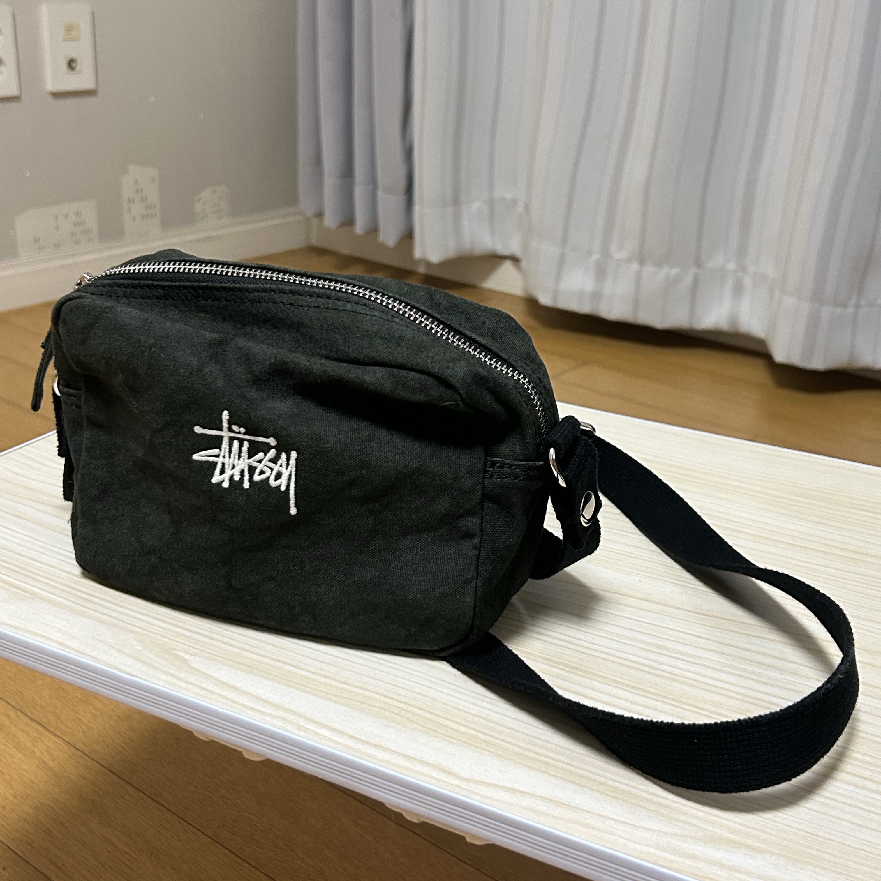 Stussy Canvas Side Pouch Washed Black 착용 스타일