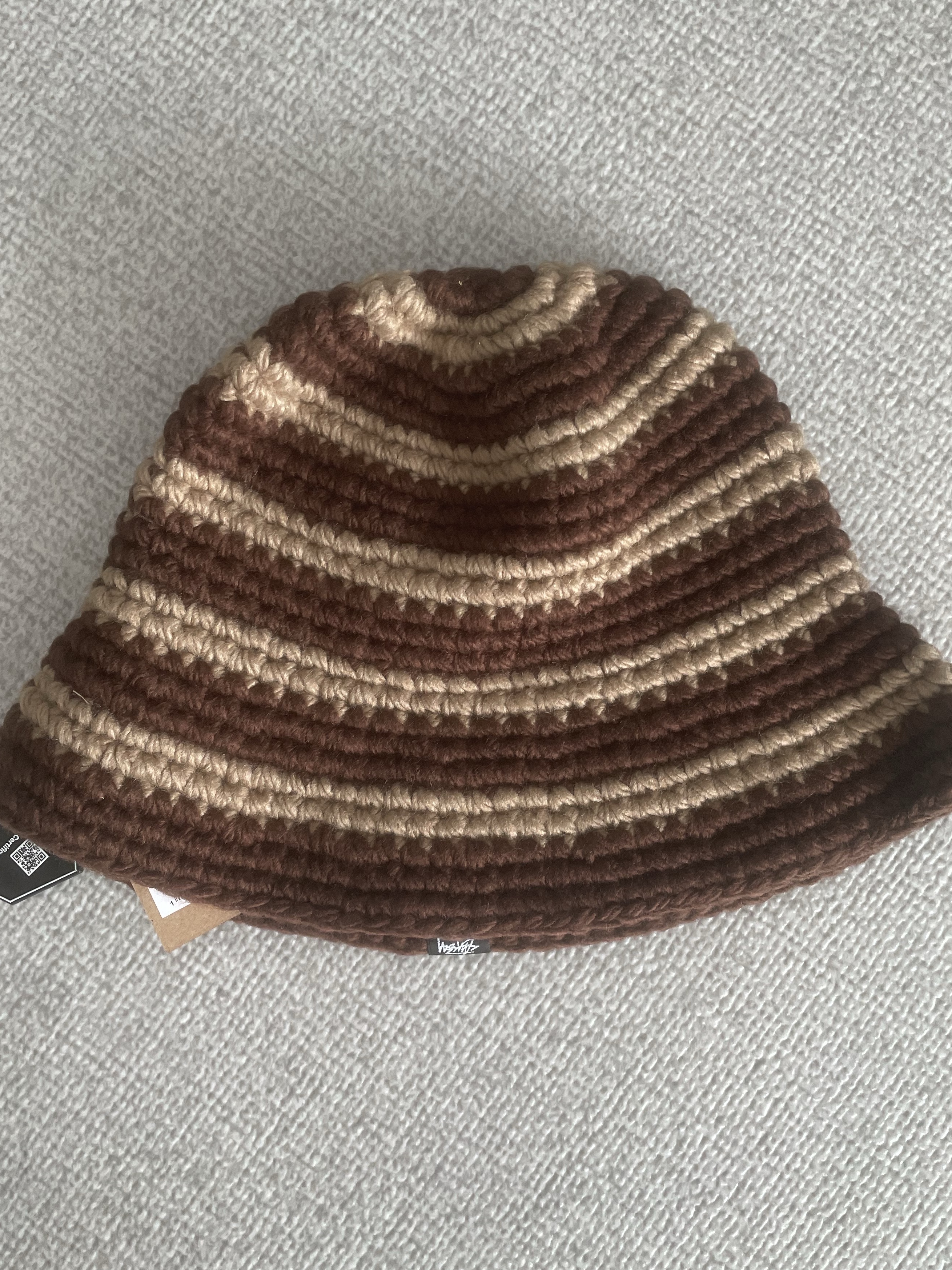 Stussy Swirl Knit Bucket Hat Brown 착용 스타일