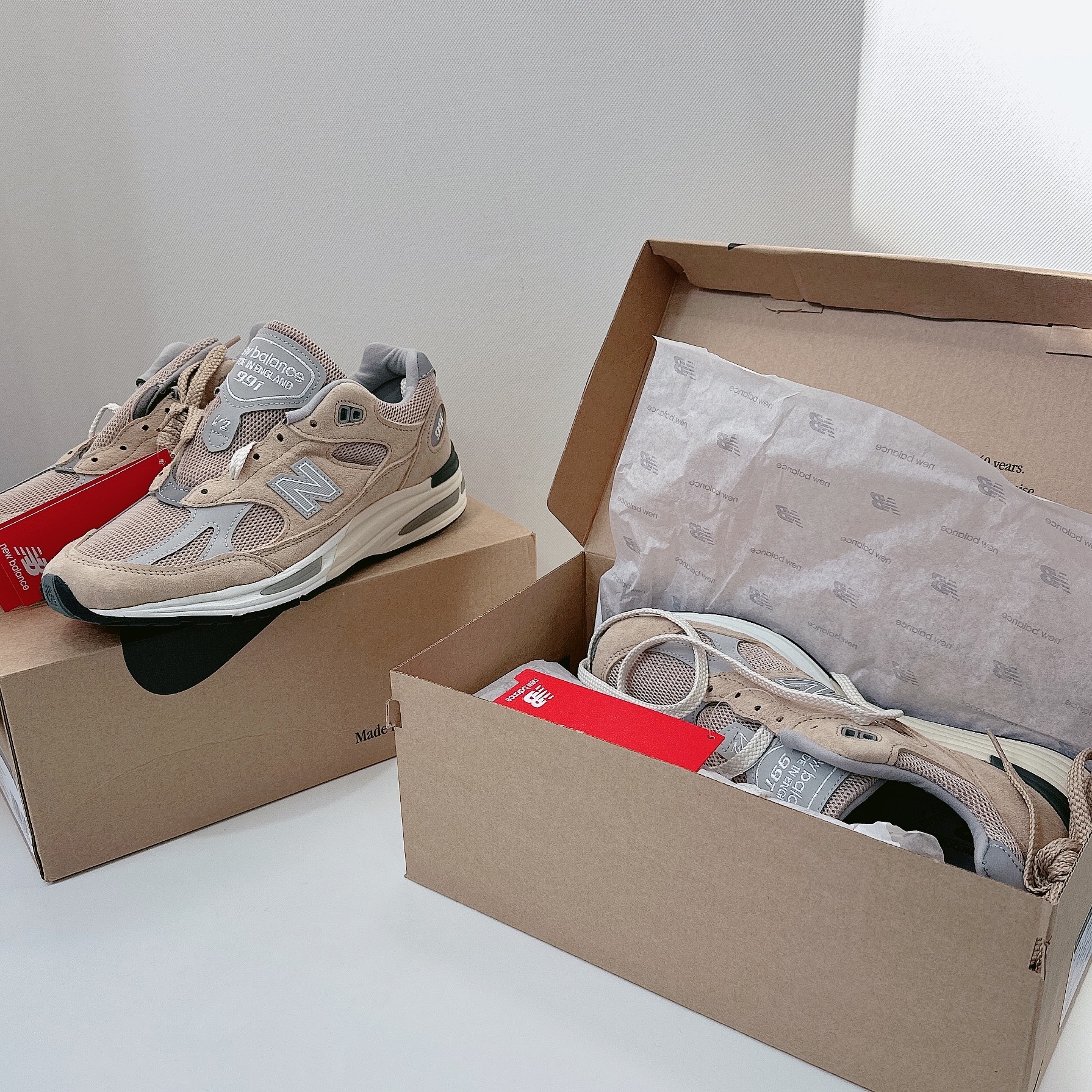 New Balance 991v2 Made in UK Cuban Sand Harbor Mist 착용 스타일