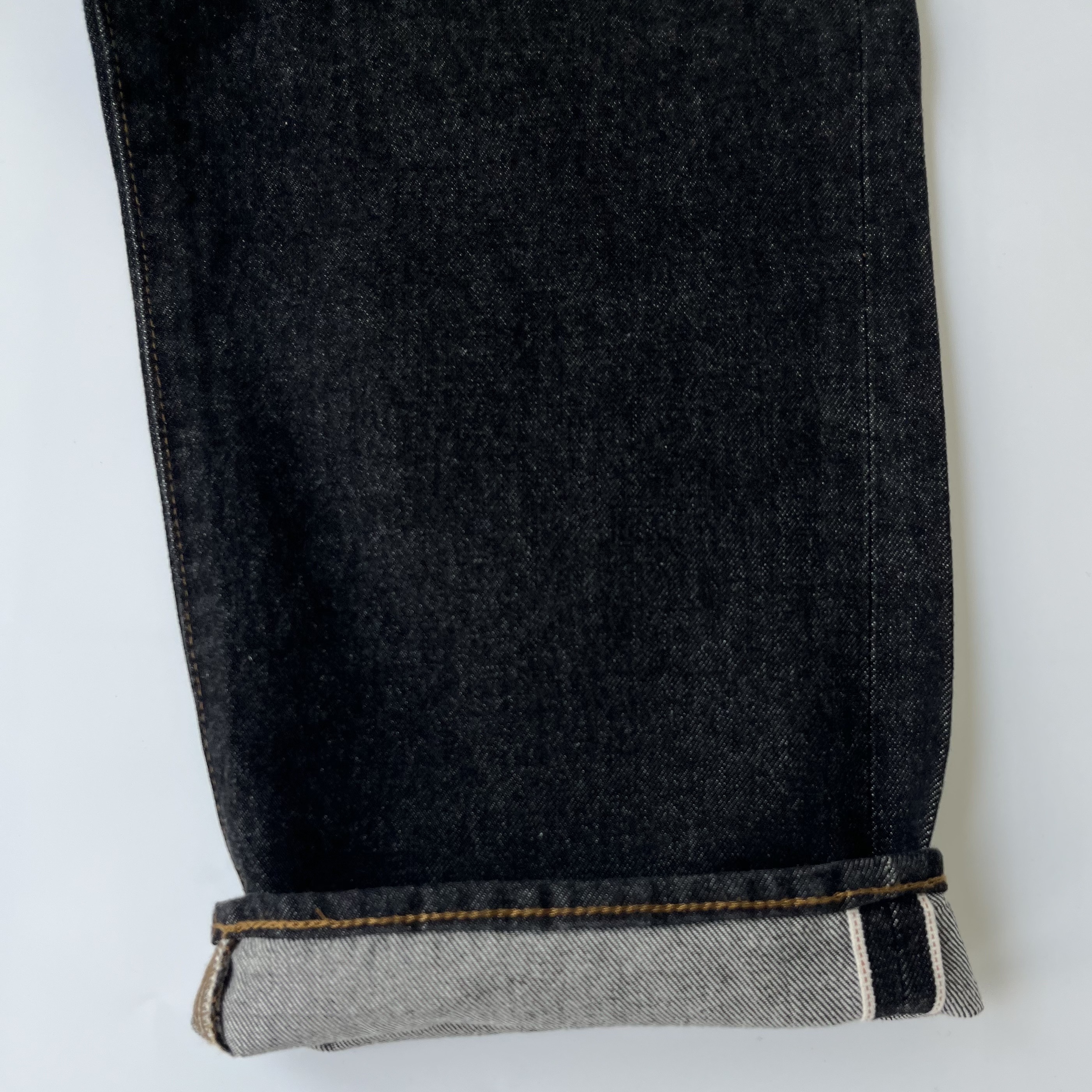 Levi's x Beams Denim Pants Black Rinse 착용 스타일 - 3
