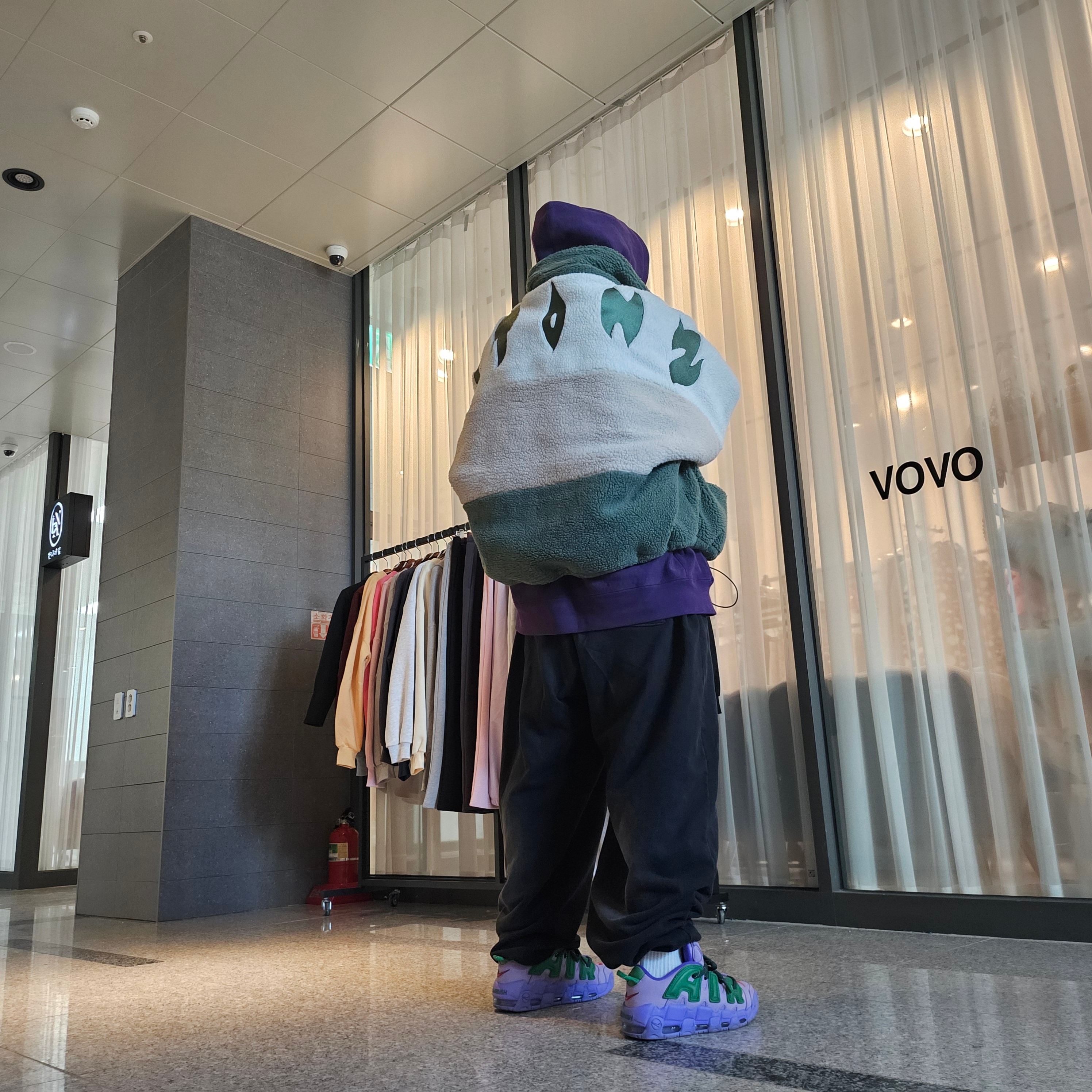 Supreme Box Logo Hooded Sweatshirt Dark Purple - 23FW, Stussy Basic Strapback Cap Khaki 착용 스타일 - 4