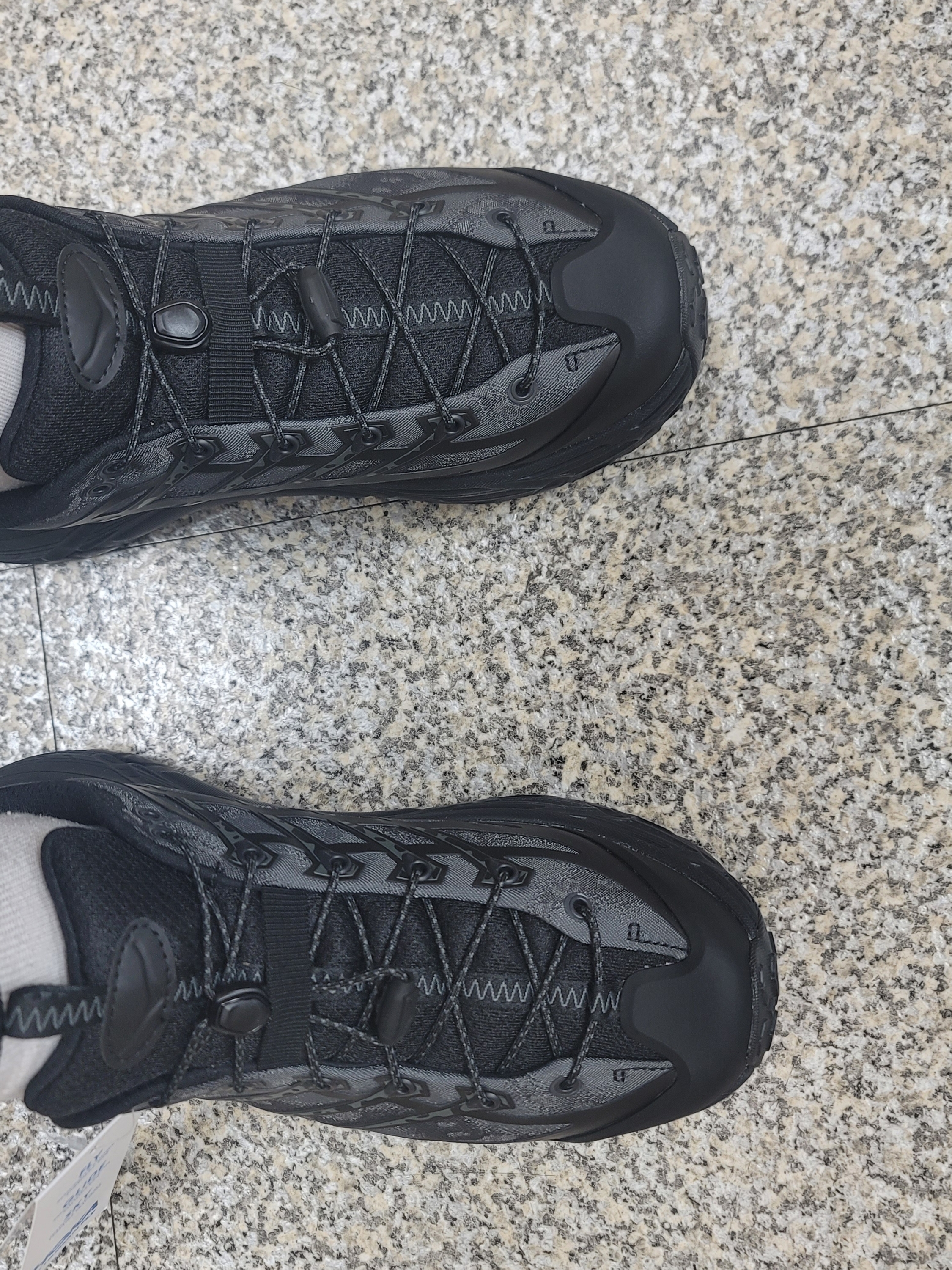 Hoka Mafate Three2 Tech Stealth Black 착용 스타일 - 3