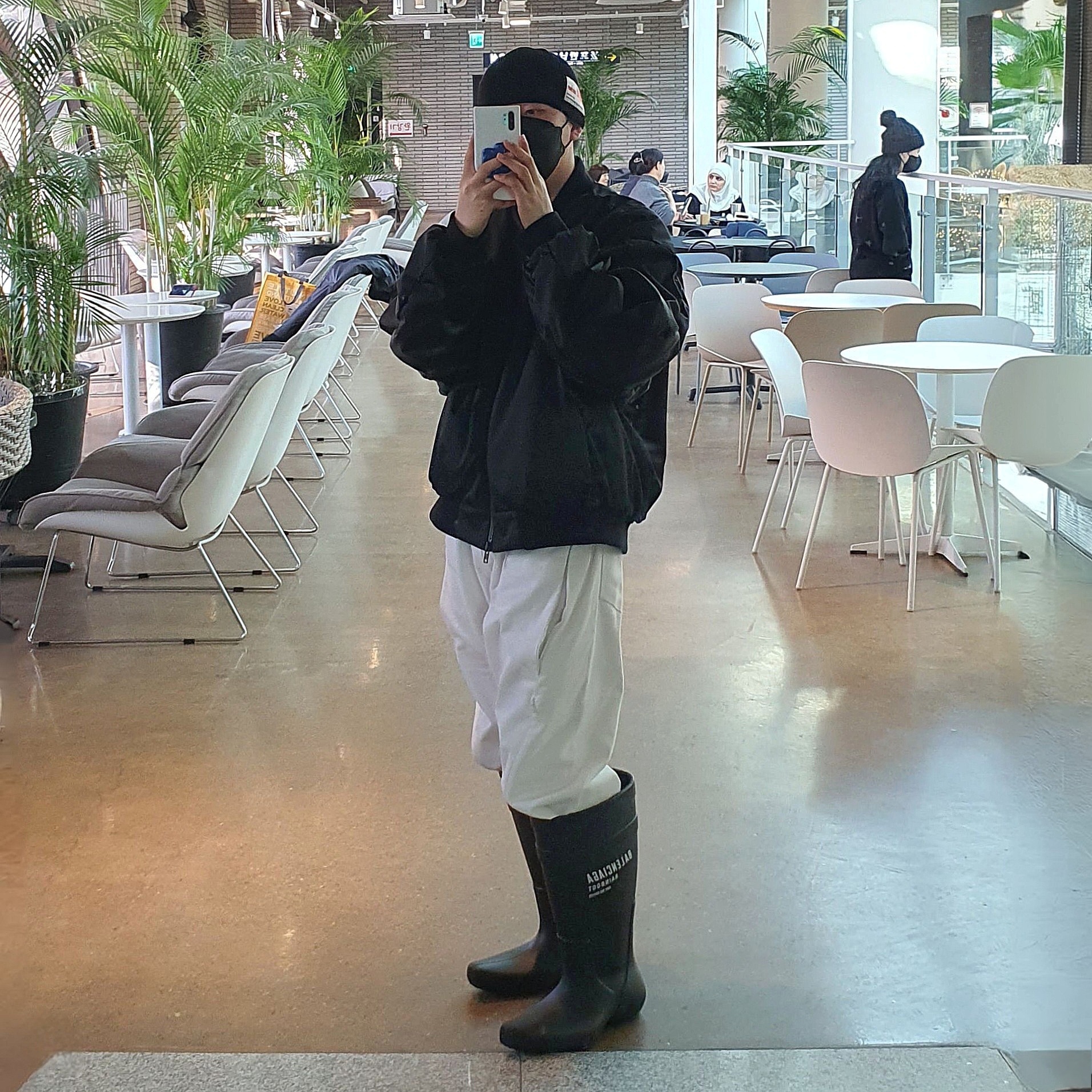 Balenciaga Excavator Boot Black 착용 스타일