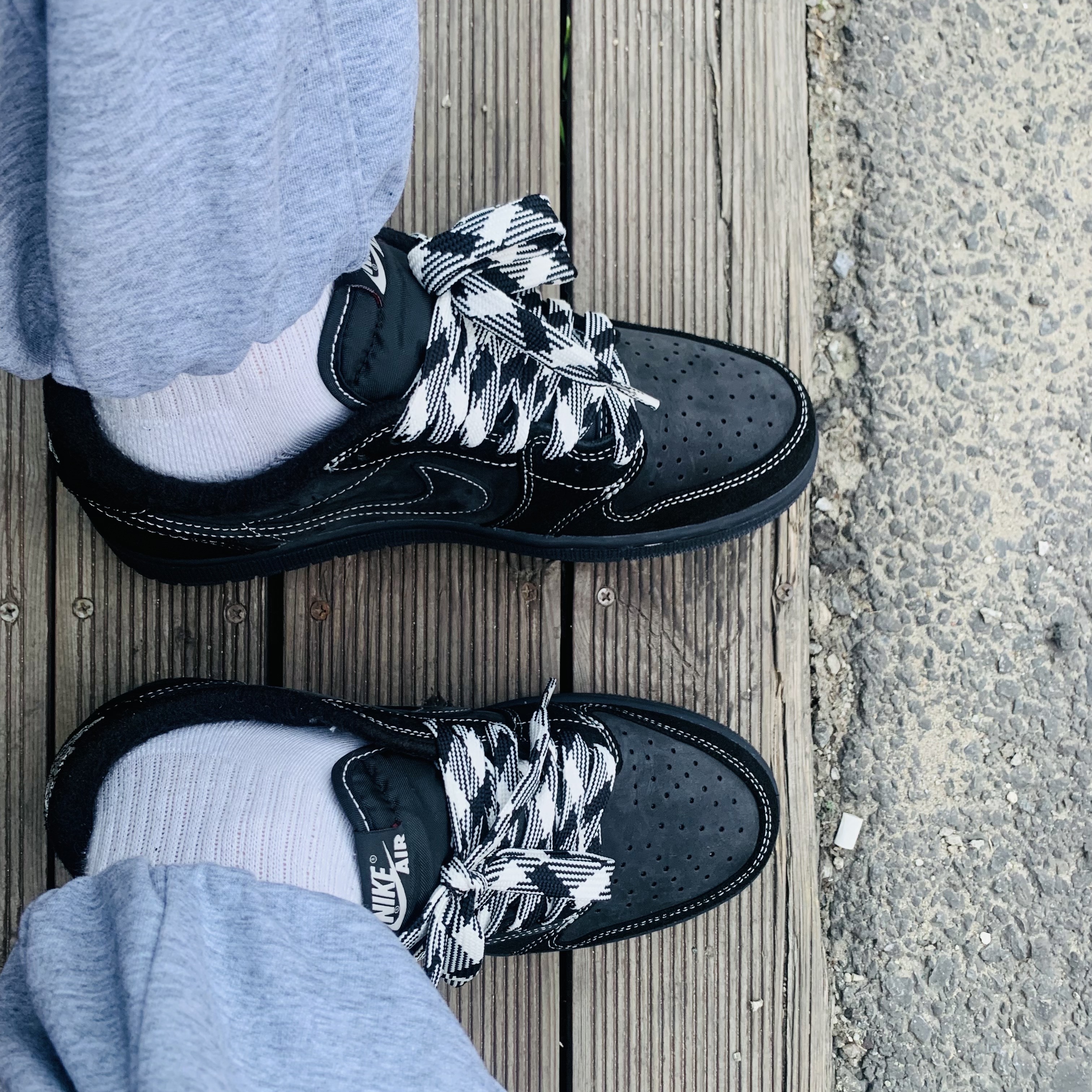 Jordan 1 x Travis Scott Retro Low OG SP Black Phantom 착용 스타일