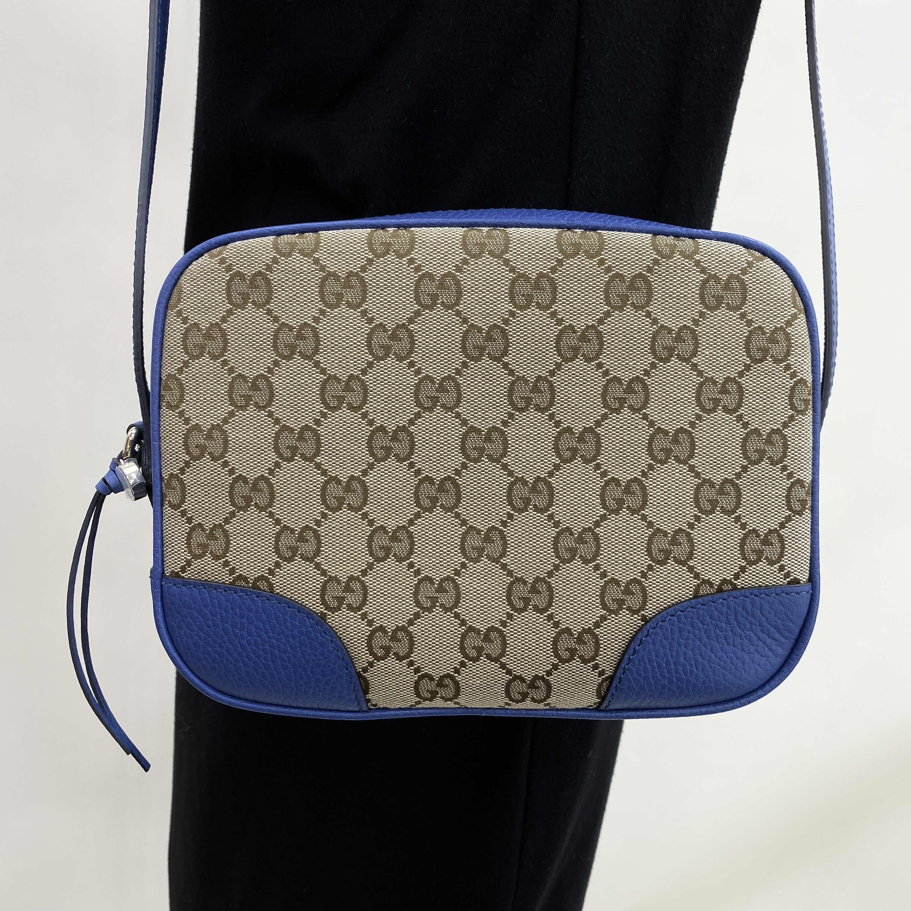 Gucci GG Canvas Disco Bag Beige Blue 착용 스타일 - 3