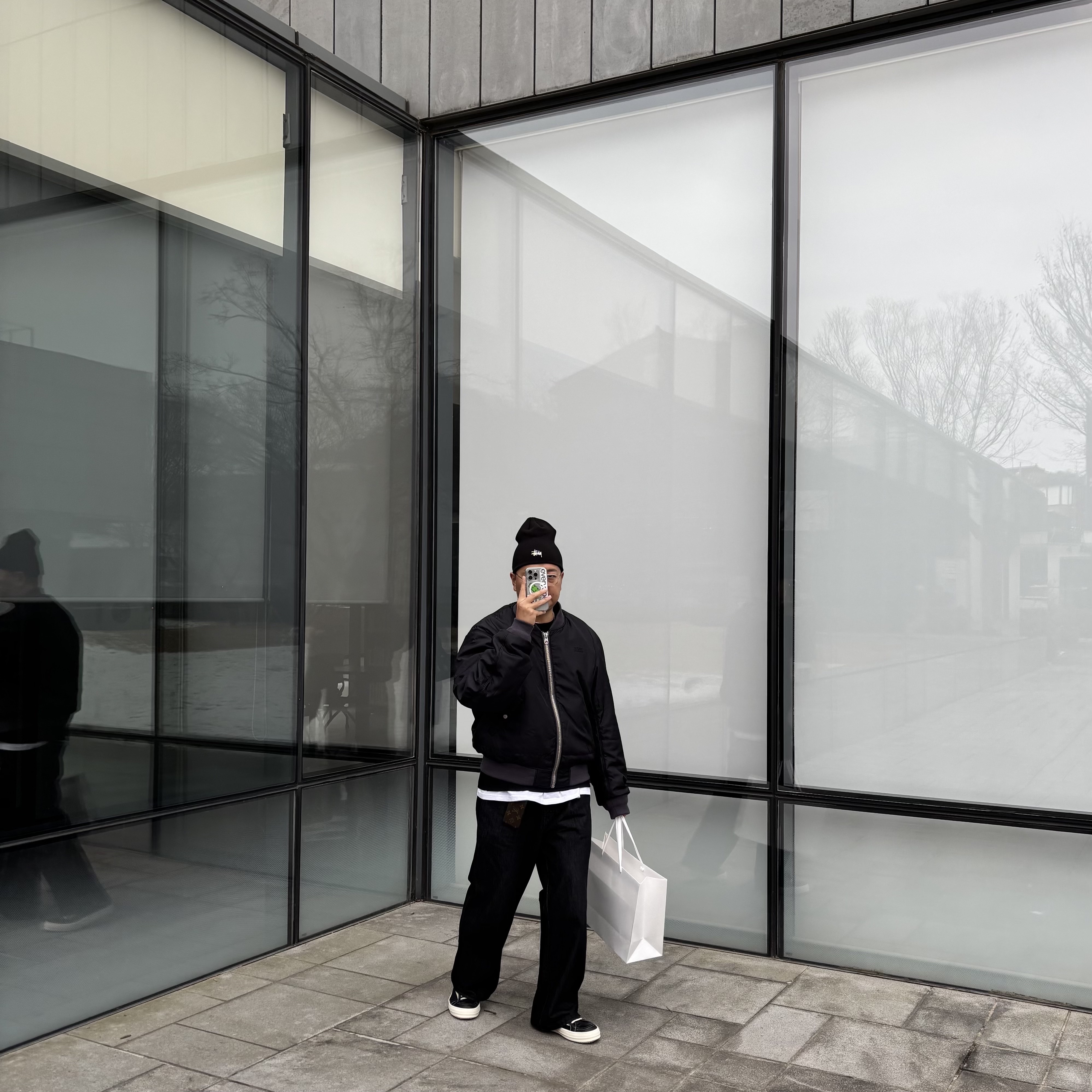 Stussy Laguna Icon Sweater Black, Rick Owens Vintage Sneaks Black Milk 착용 스타일 - 2