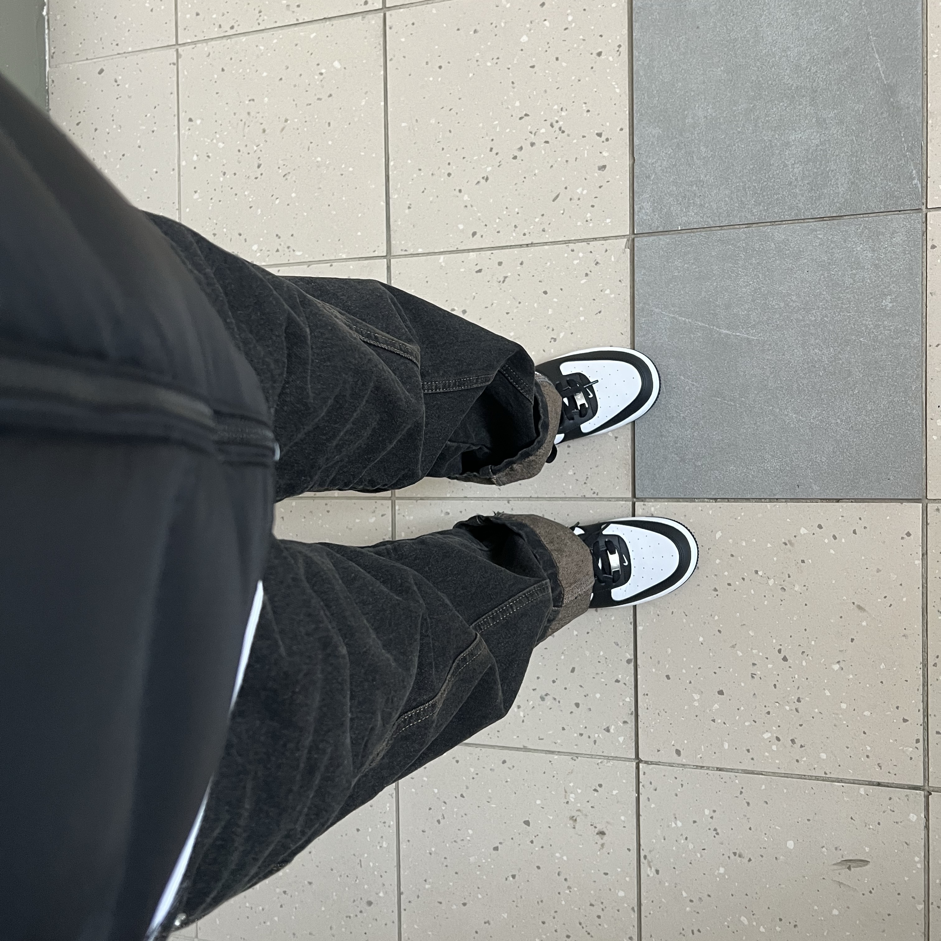 Nike Air Force 1 '07 Black White 착용 스타일
