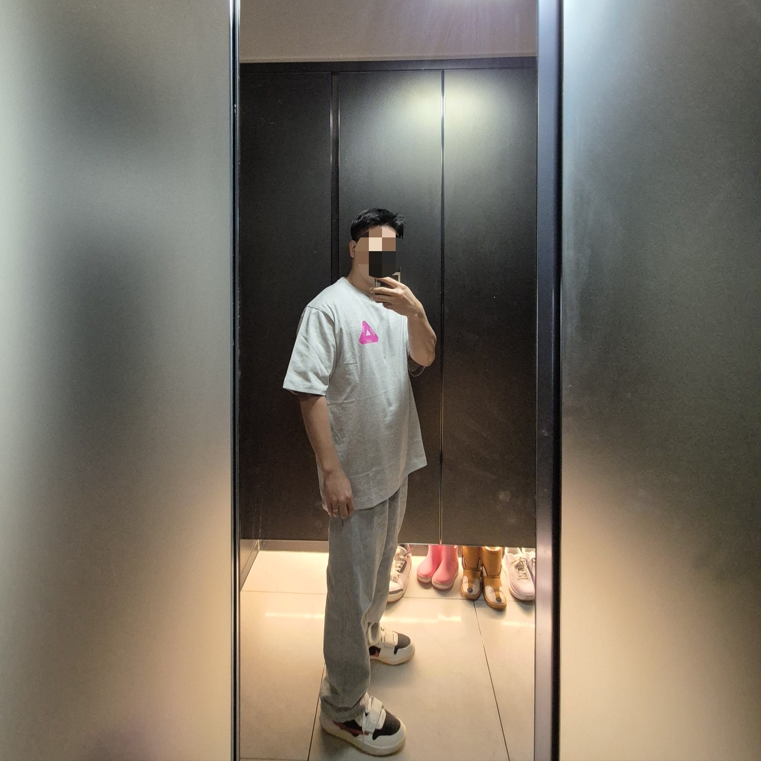 Palace Seoul 2 Seoul Jersey White Pink - 25SS, Palace Seoul 2 Seoul Tri-Ferg T-Shirt Grey Marl - 25SS 착용 스타일 - 7