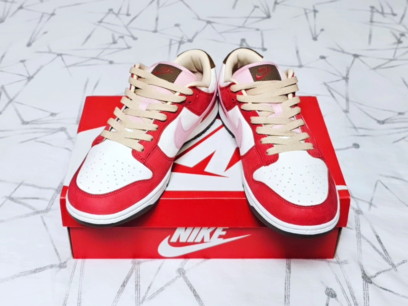 (W) Nike Dunk Low PRM Sail and Sport Red 착용 스타일 - 3
