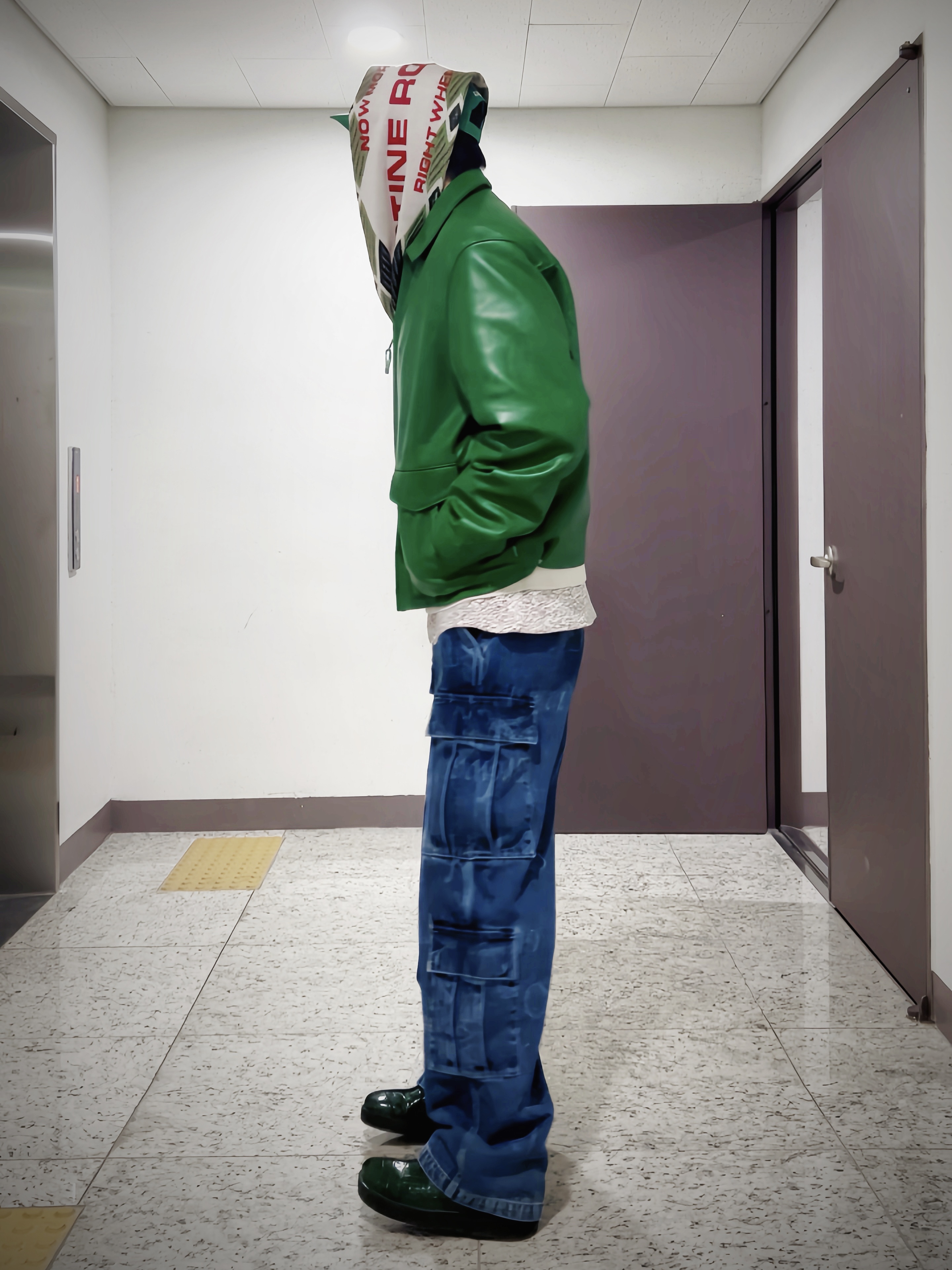 Supreme x Martine Rose Scarf Stone - 24FW, Supreme x Martine Rose Sweater Stone - 24FW 착용 스타일 - 2