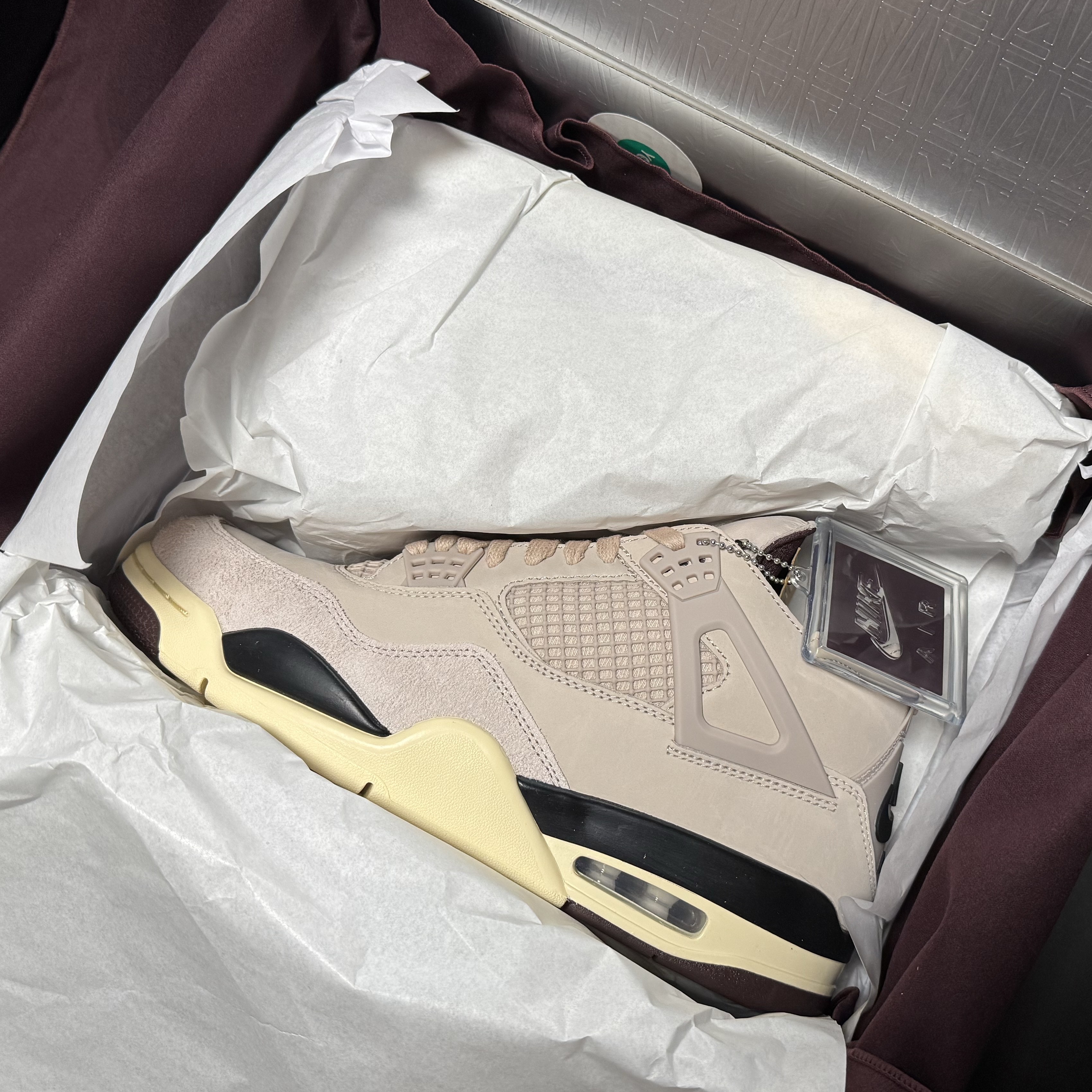 (W) Jordan 4 x A Ma Maniere Retro OG SP W.Y.W.S. 착용 스타일