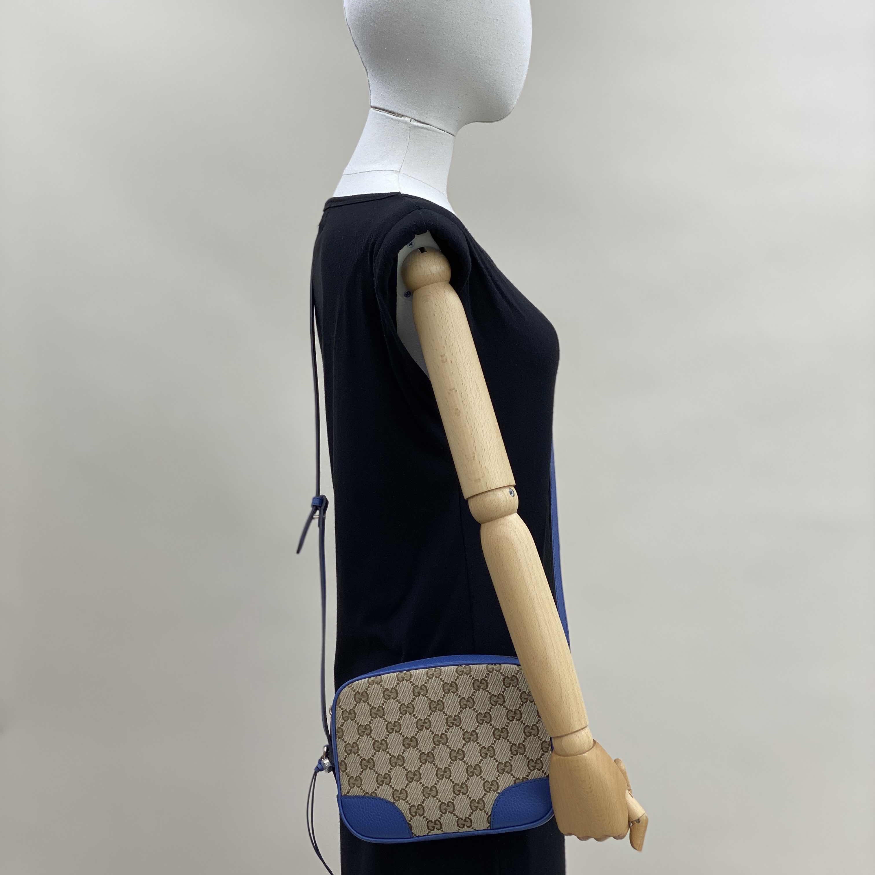 Gucci GG Canvas Disco Bag Beige Blue 착용 스타일 - 2