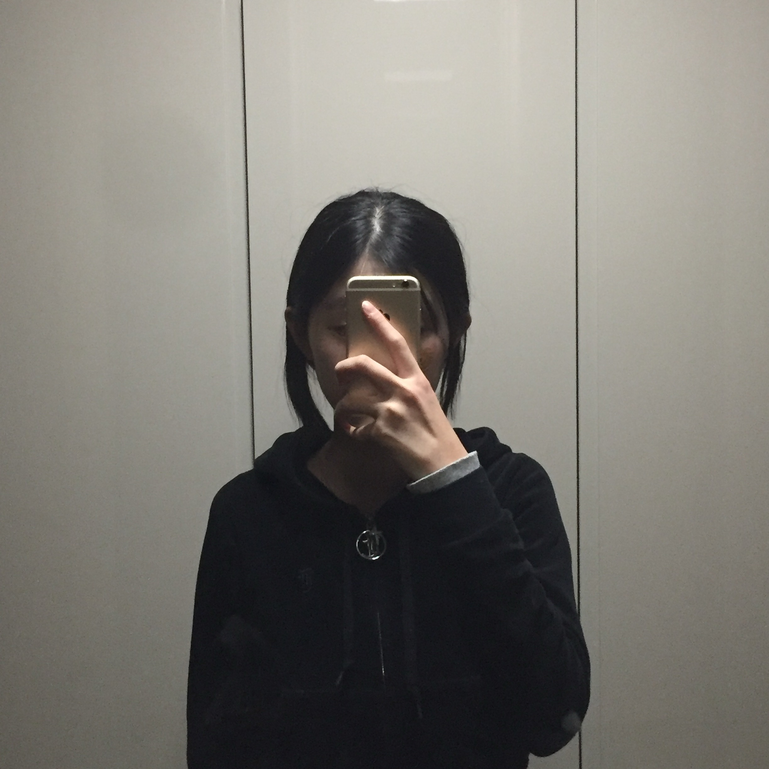Casetify x Matin Kim iPhone Signature Magsafe Mirror Case Silver 착용 스타일 - 3
