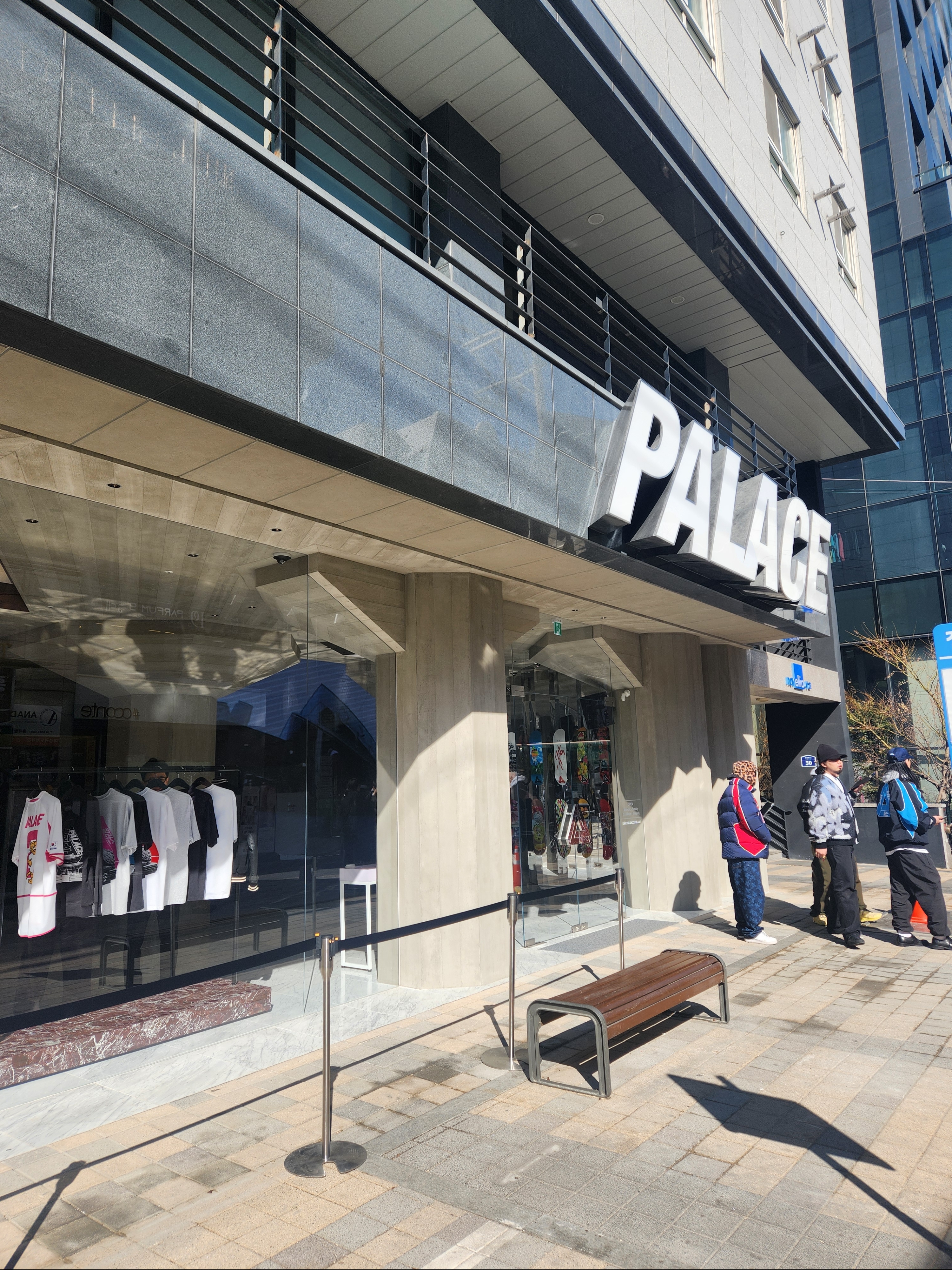 Palace Korea Cap Black - 24SS, Palace Pertex Frost Balaclava Puffa Black - 22FW 착용 스타일 - 7