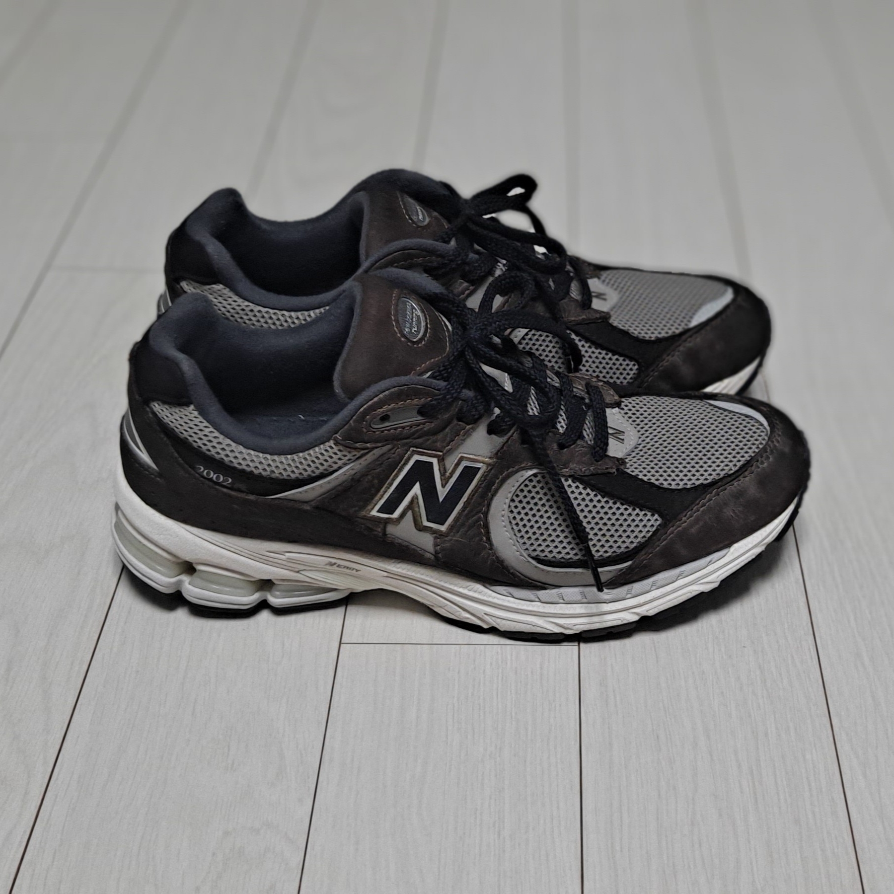 New Balance 2002 Warm Alpaca 착용 스타일 - 2