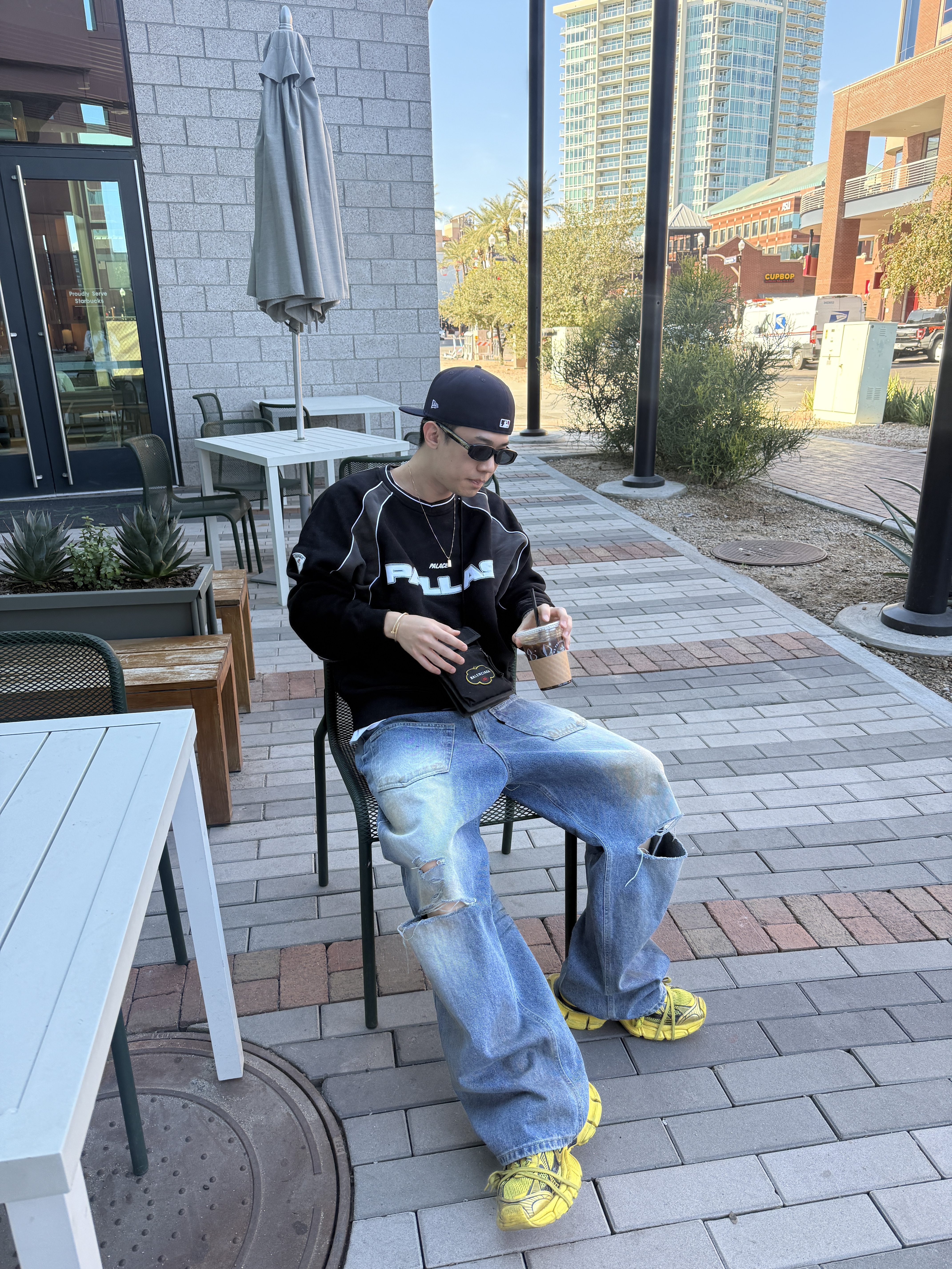 Balenciaga 3XL Sneakers Yellow Black, Palace Pallas Panel Crew Black - 23FW 착용 스타일 - 1