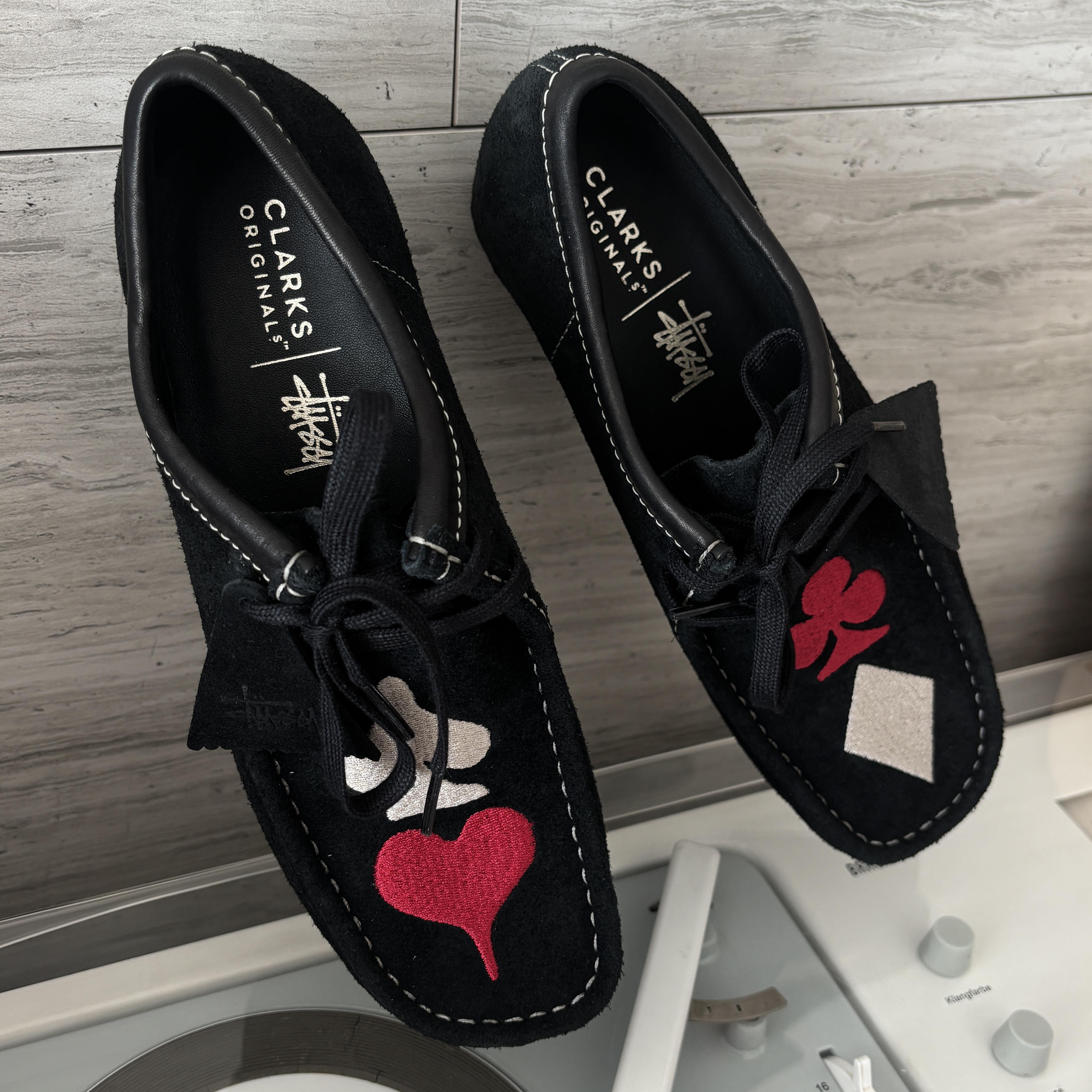 Clarks x Stussy Wallabee Black Suede 착용 스타일