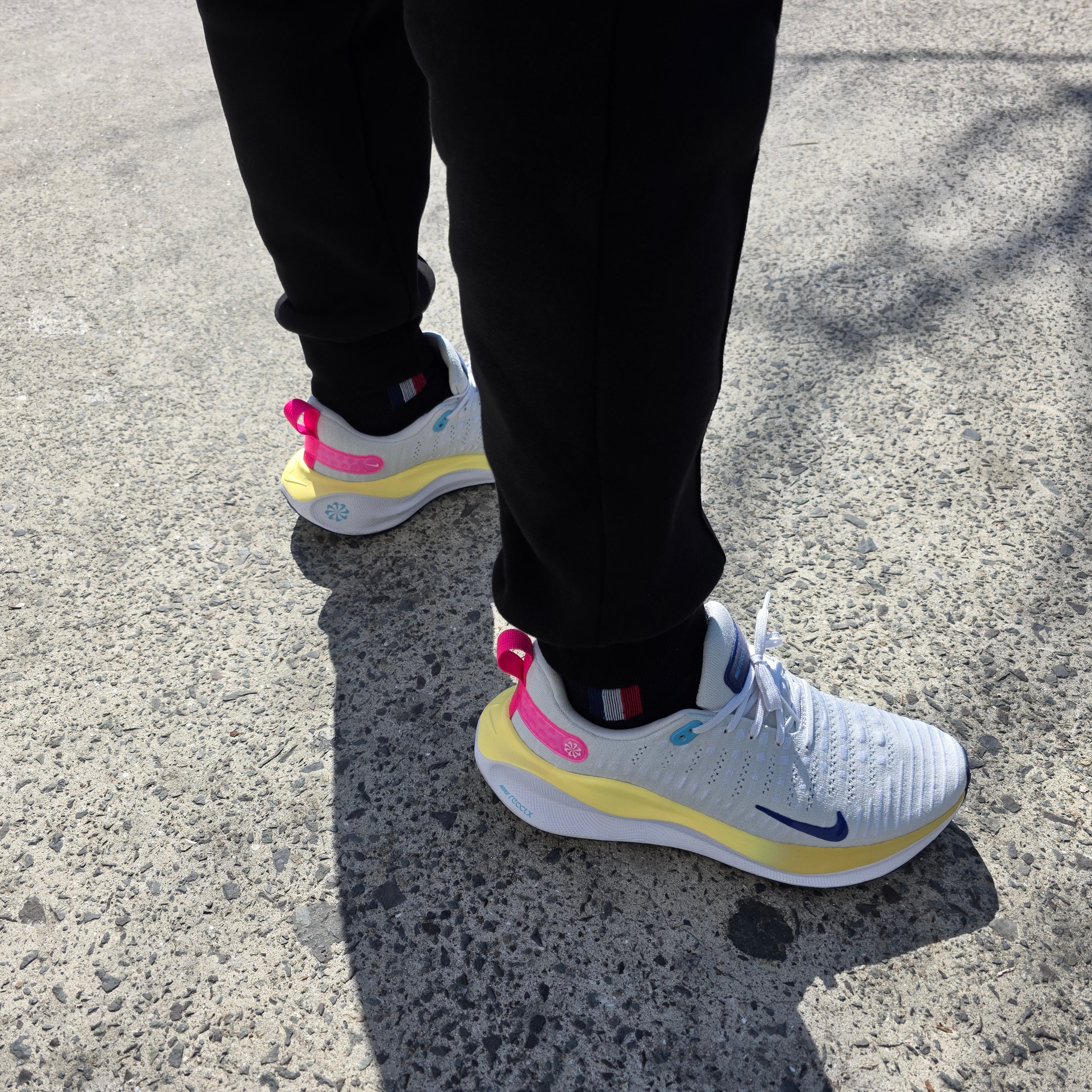 Nike ReactX Infinity Run 4 Photon Dust White 착용 스타일 - 2