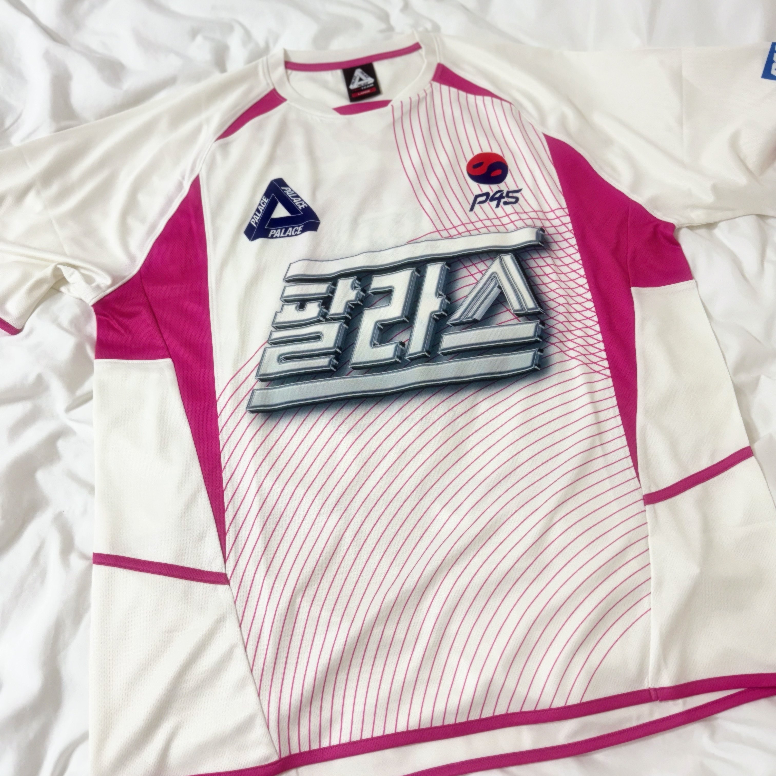 Palace Seoul 2 Seoul Jersey White Pink - 25SS 착용 스타일 - 1