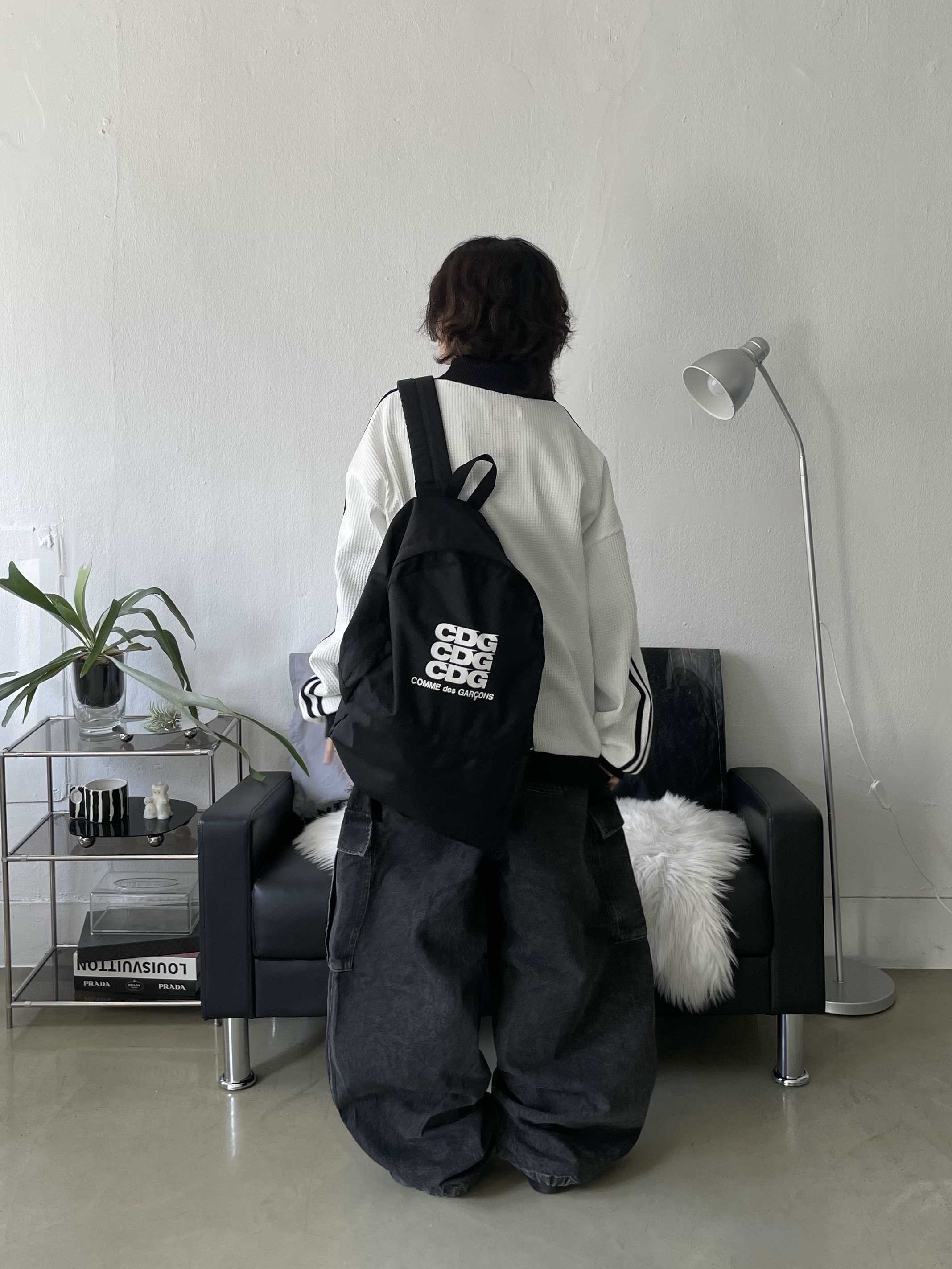 Adidas Superstar Core Black White, Stussy Surfman Keychain Silver 착용 스타일 - 5