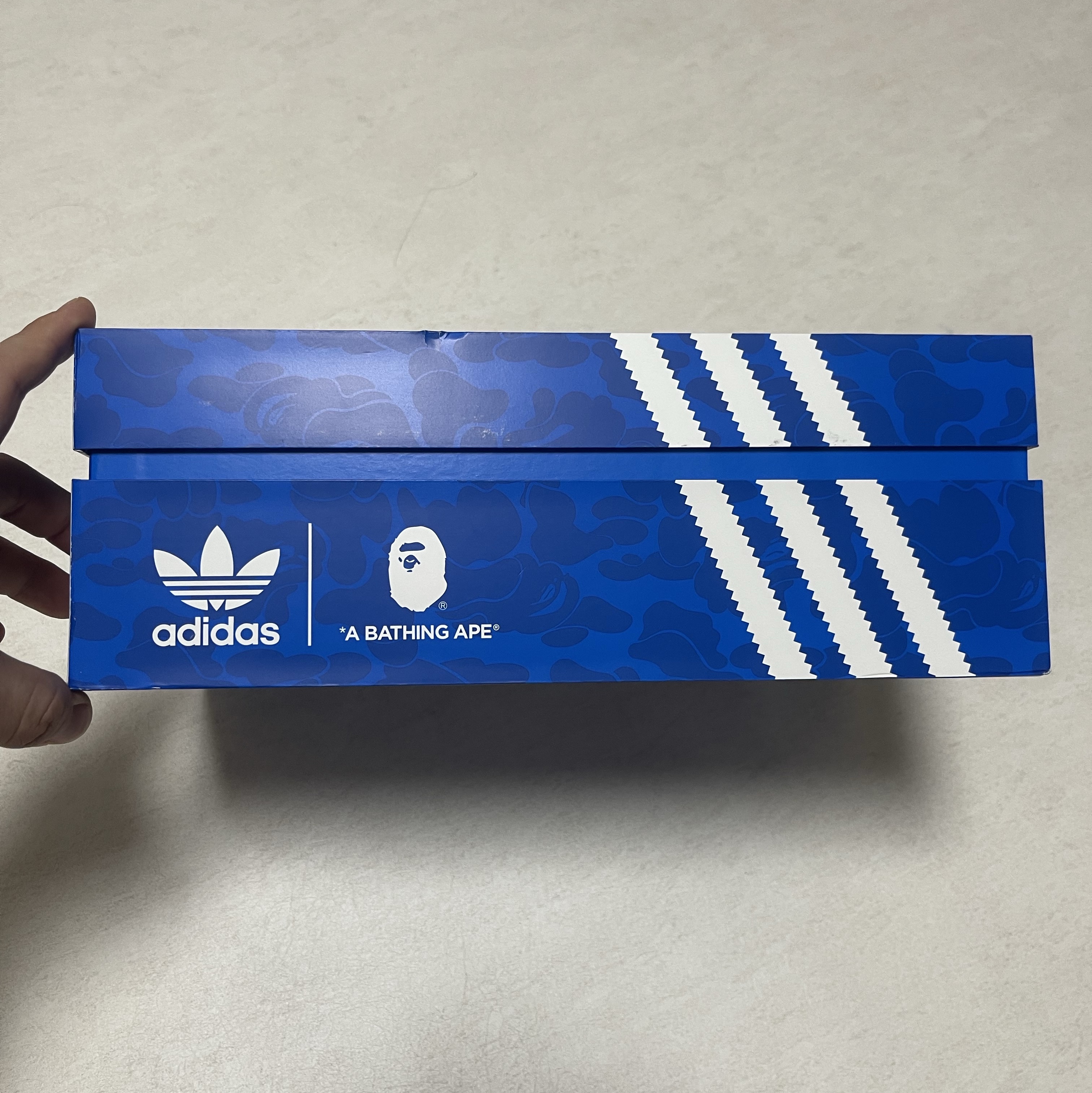 Adidas X BAPE Lawsuit Sand Cloud White 착용 스타일 - 2