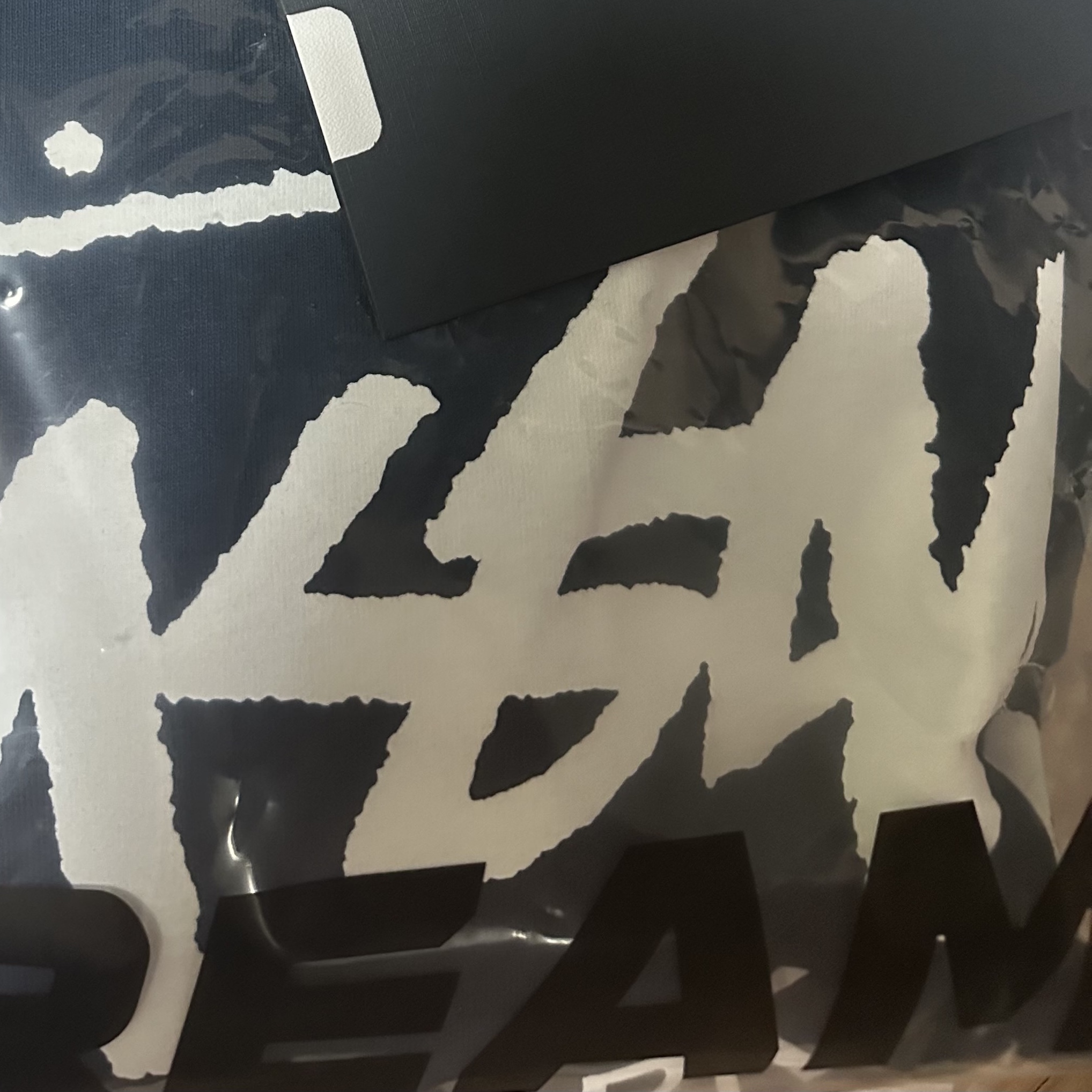 Stussy World Tour T-Shirt Navy 2024,2025 착용 스타일