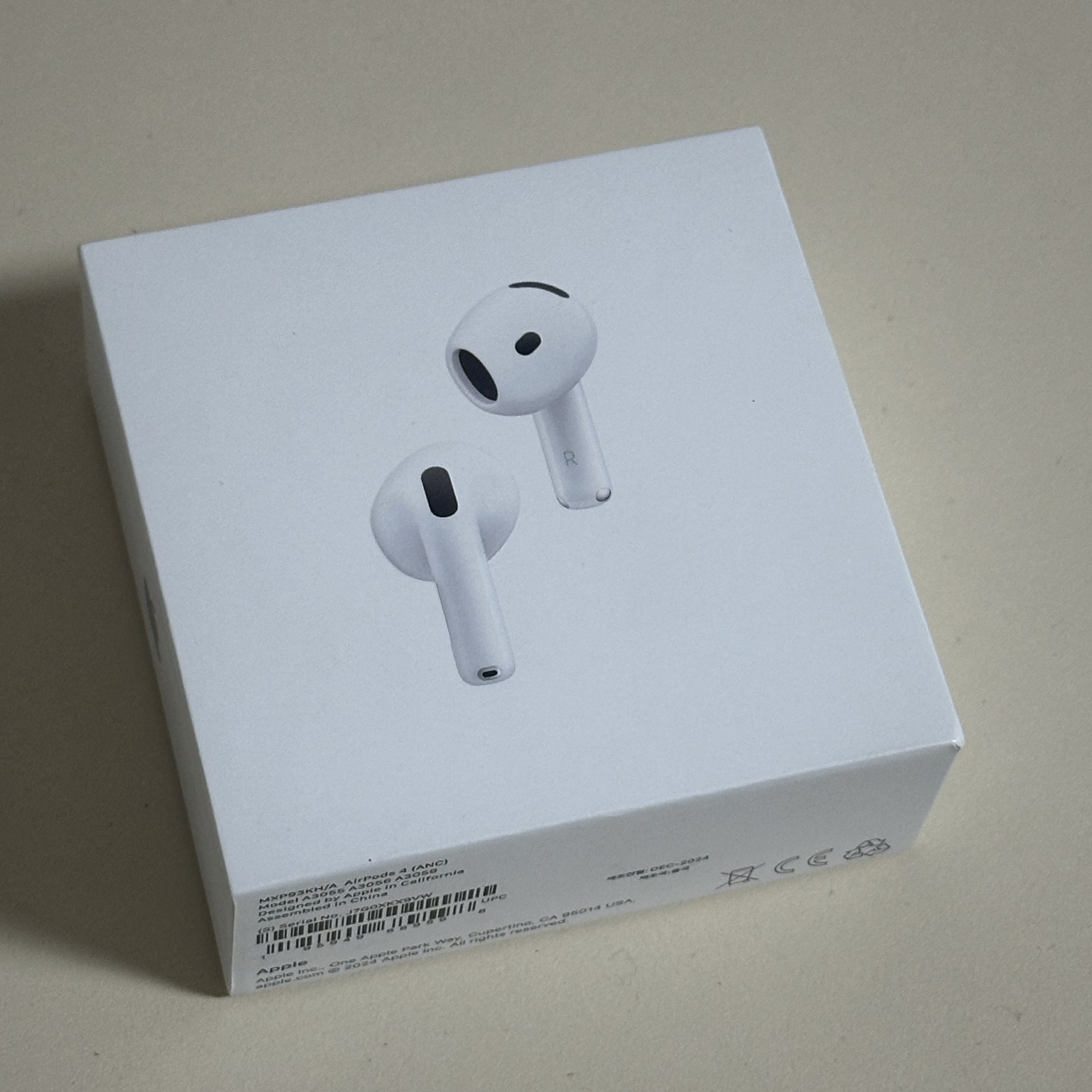 Apple AirPods 4th Gen with Active Noise Cancellation (Korean Ver.) 착용 스타일