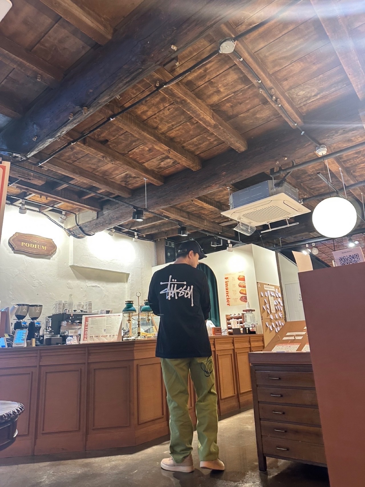 Stussy Basic Stussy LS T-Shirt Black, Nike Air Force 1 '07 WB Flax 착용 스타일