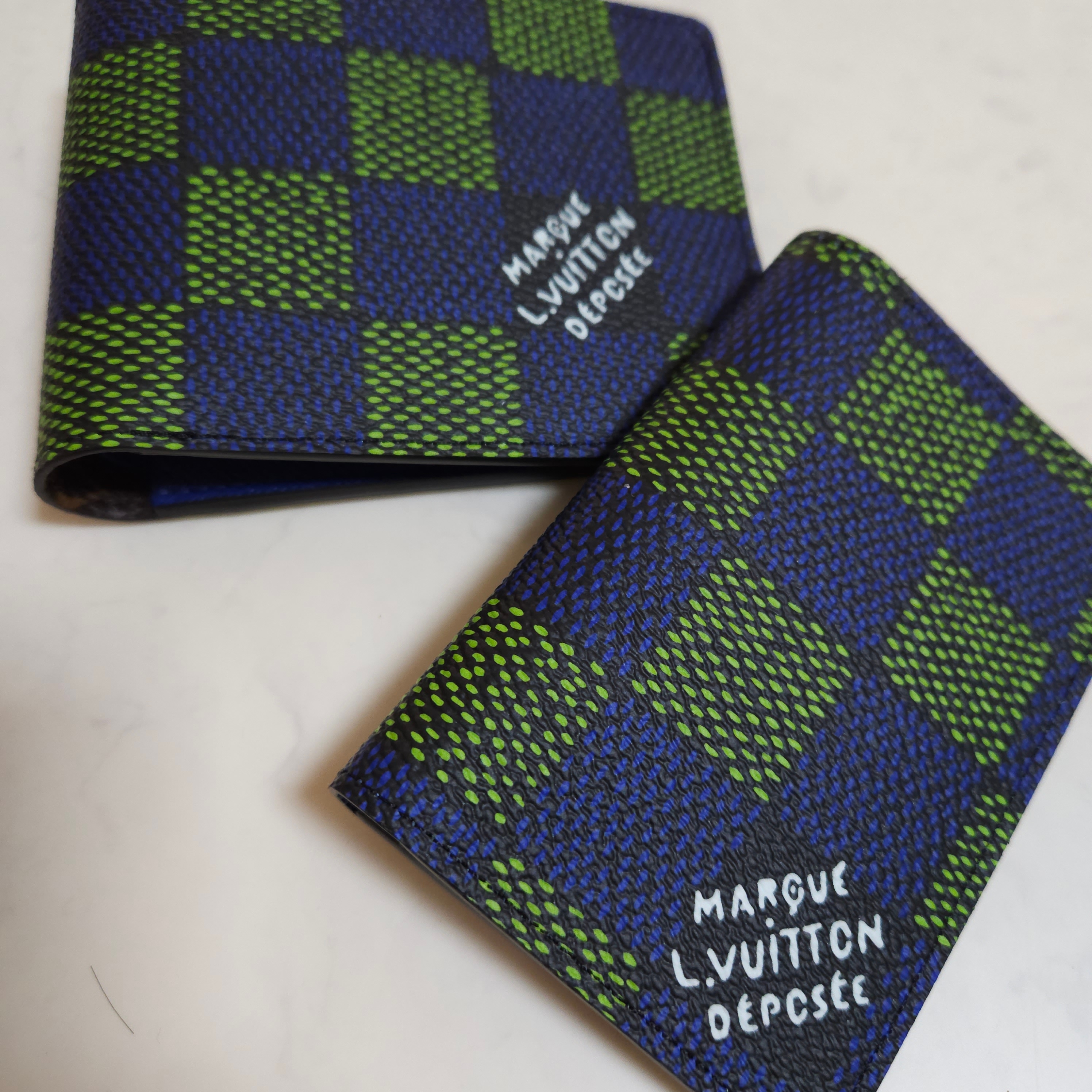 Louis Vuitton Pocket Organizer Blue Green 착용 스타일