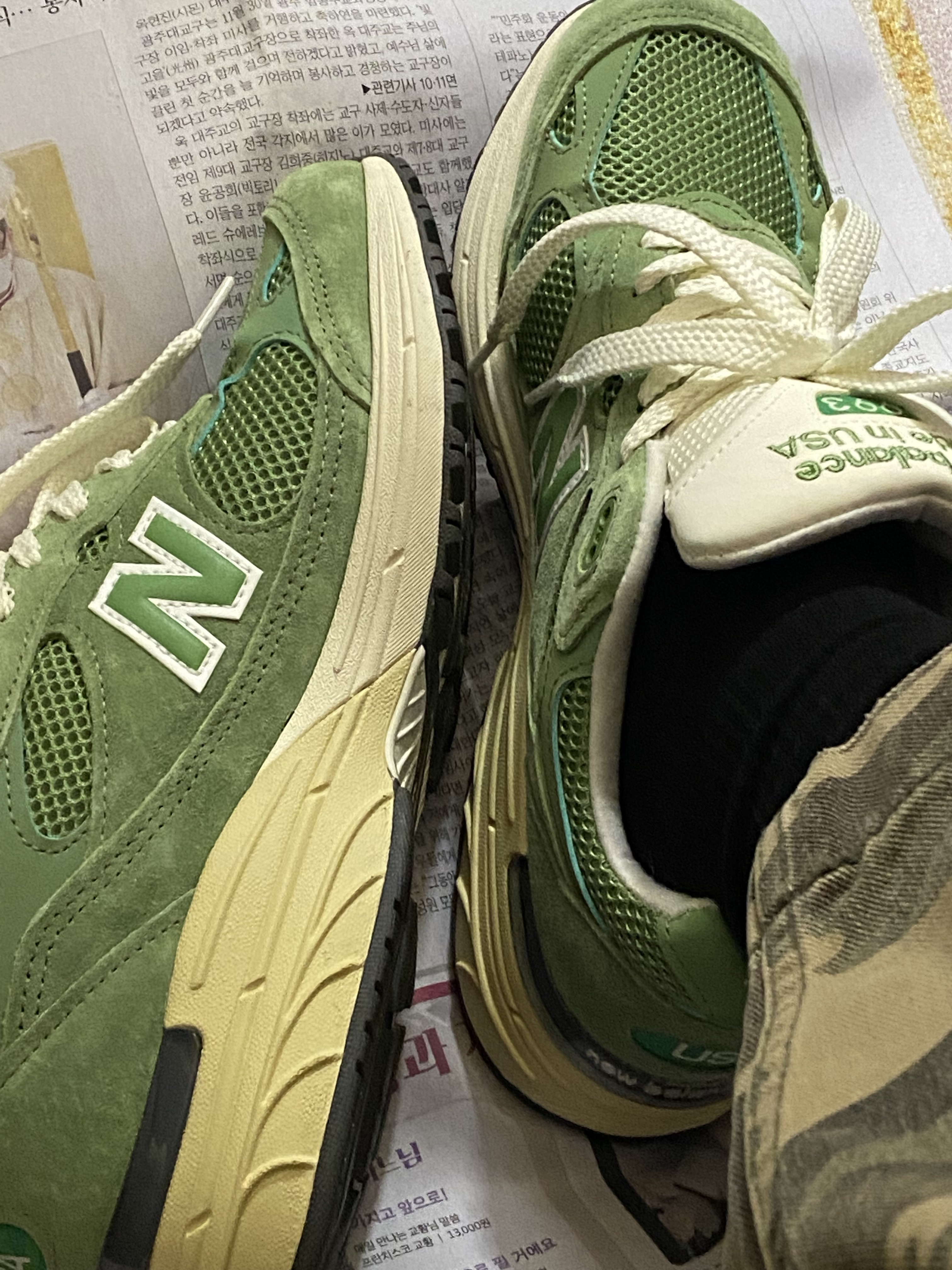 Nike ACG Arctic Wolf Full Zip Top Khaki Light Iron Ore - Asia, New Balance 993 Made in USA Chive Sea Salt 착용 스타일 - 2