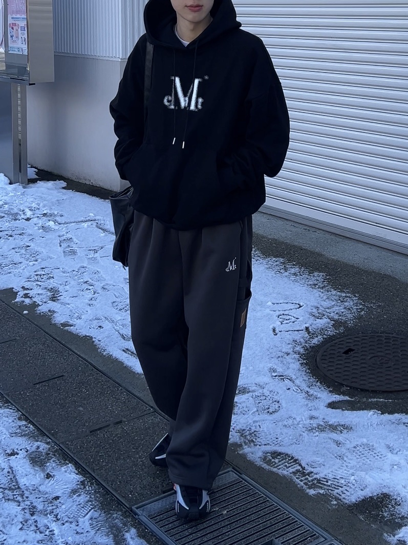 MUCENT Spray Logo Hood T Black, Nike Shox R4 Metallic Silver Red 착용 스타일