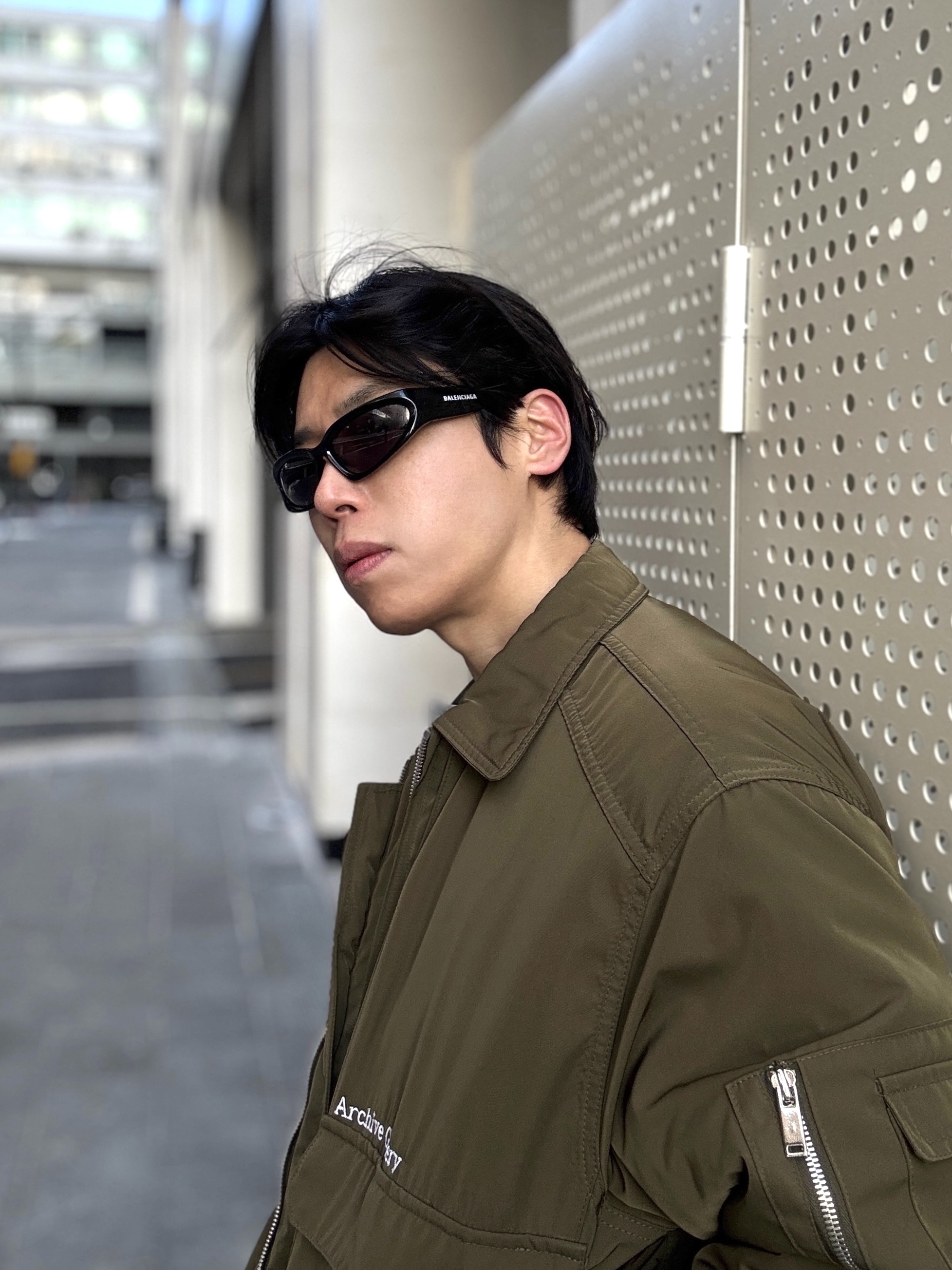 Balenciaga Swift Oval Sunglasses Black, Kinchi x My Name Is Peter Boots - 888 (a) Yellow 착용 스타일 - 8