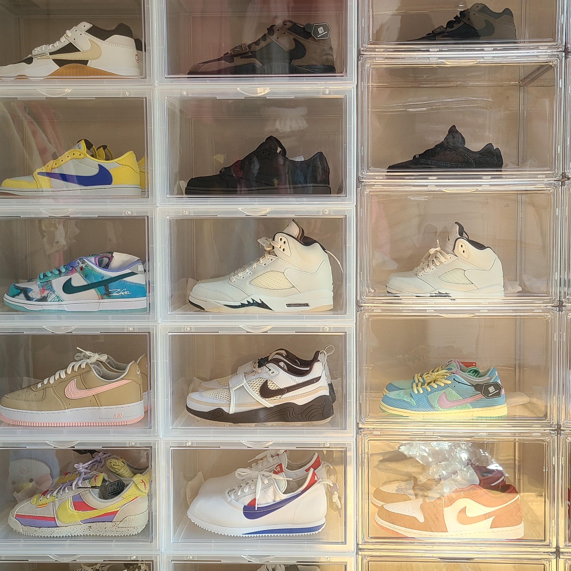 Nike x Travis Scott Zoom Field Jaxx White and Light Chocolate 착용 스타일 - 3