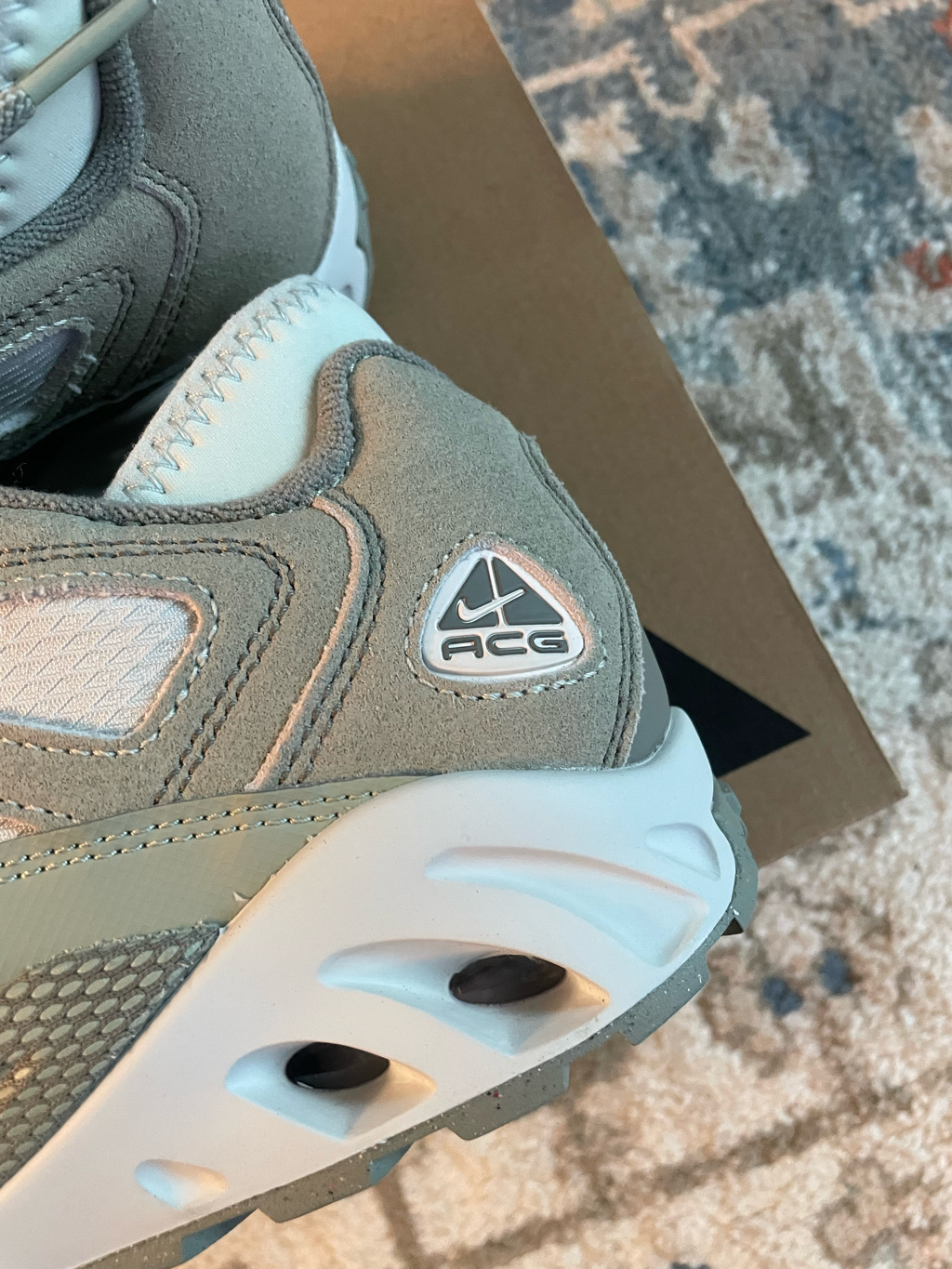 Nike ACG Air Exploraid Jade Horizon and White 착용 스타일 - 3