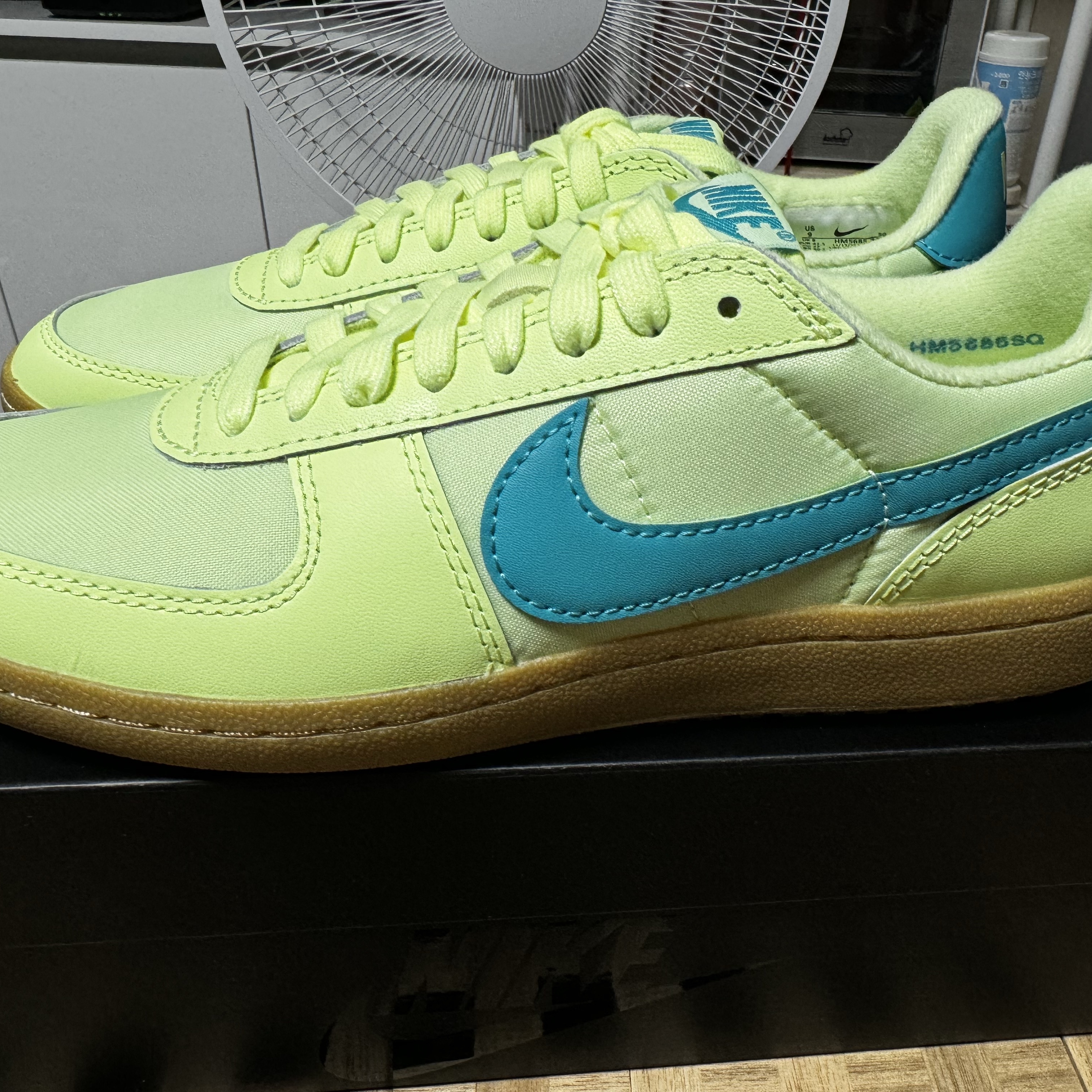 Nike Field General 82 Barely Volt and Dusty Cactus 착용 스타일 - 1