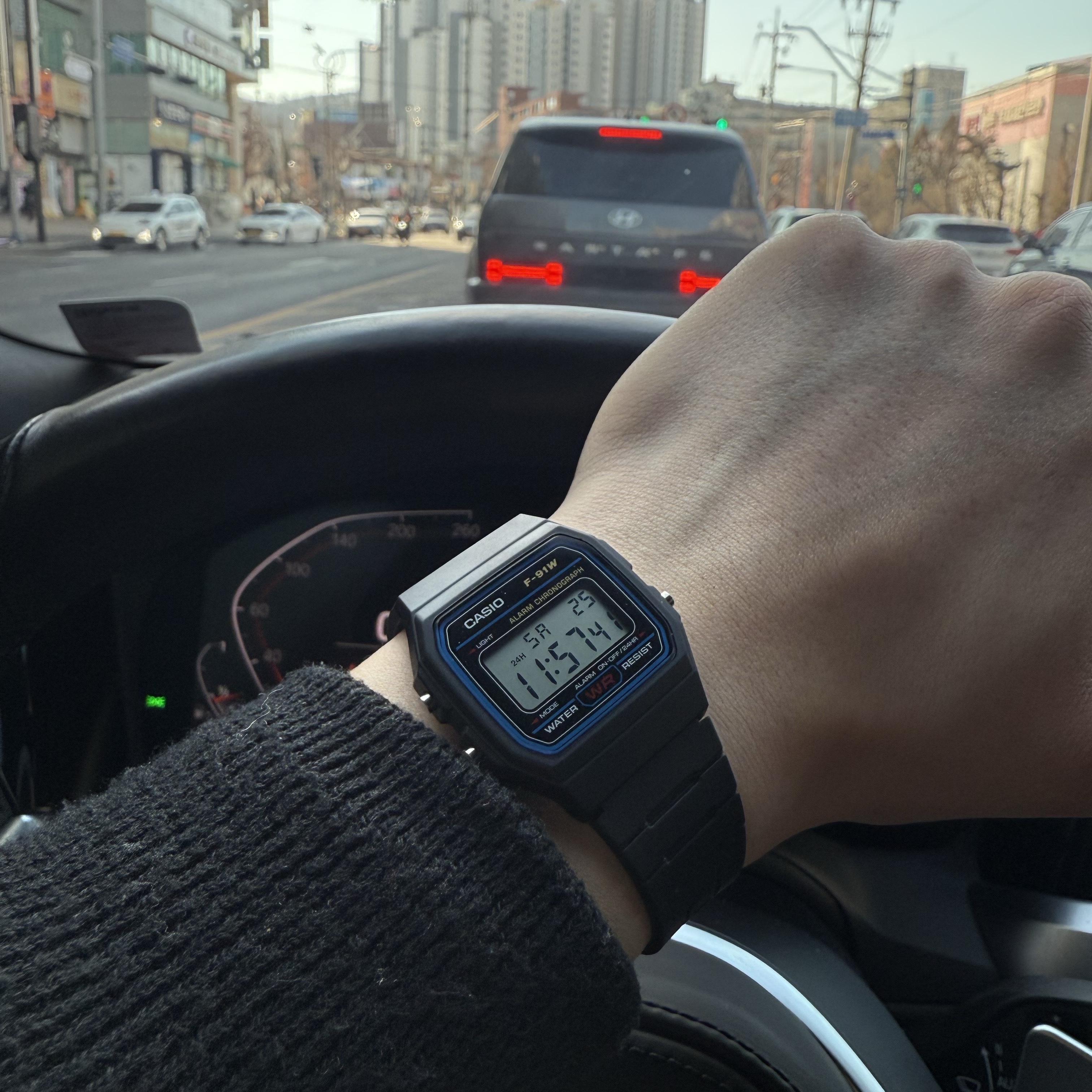 Casio F-91W-1 착용 스타일