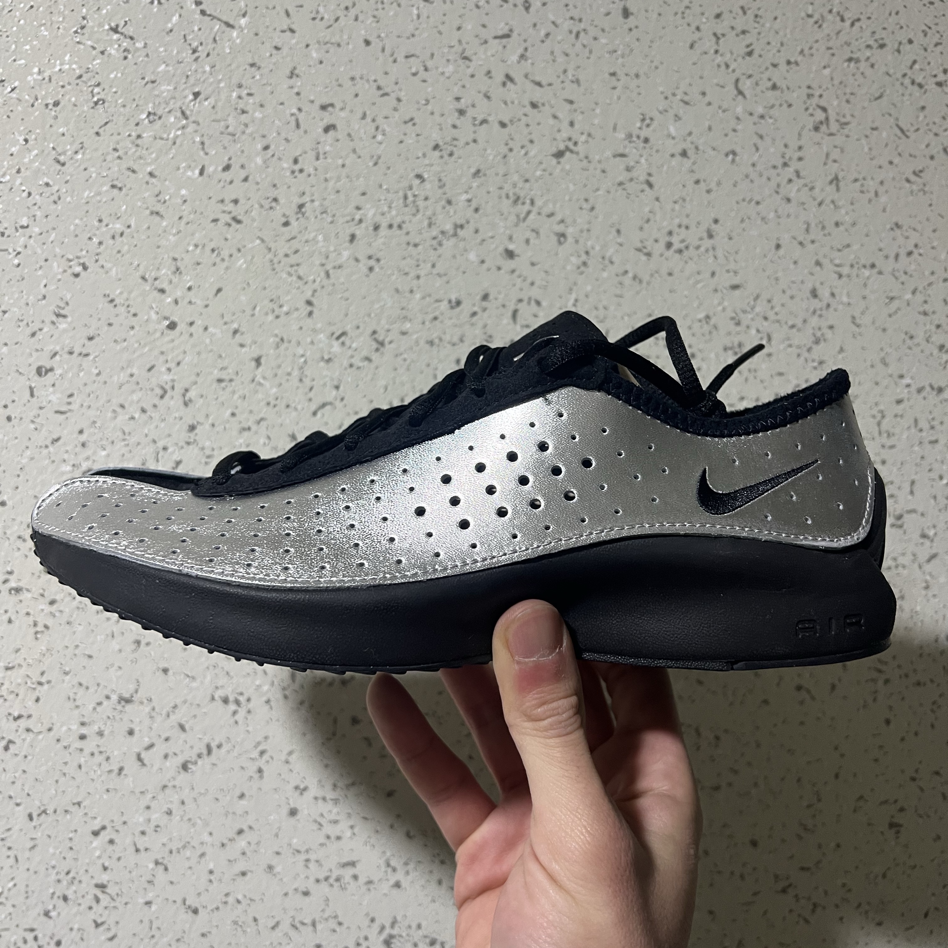 (W) Nike Air Superfly Metallic Silver and Black 착용 스타일 - 1