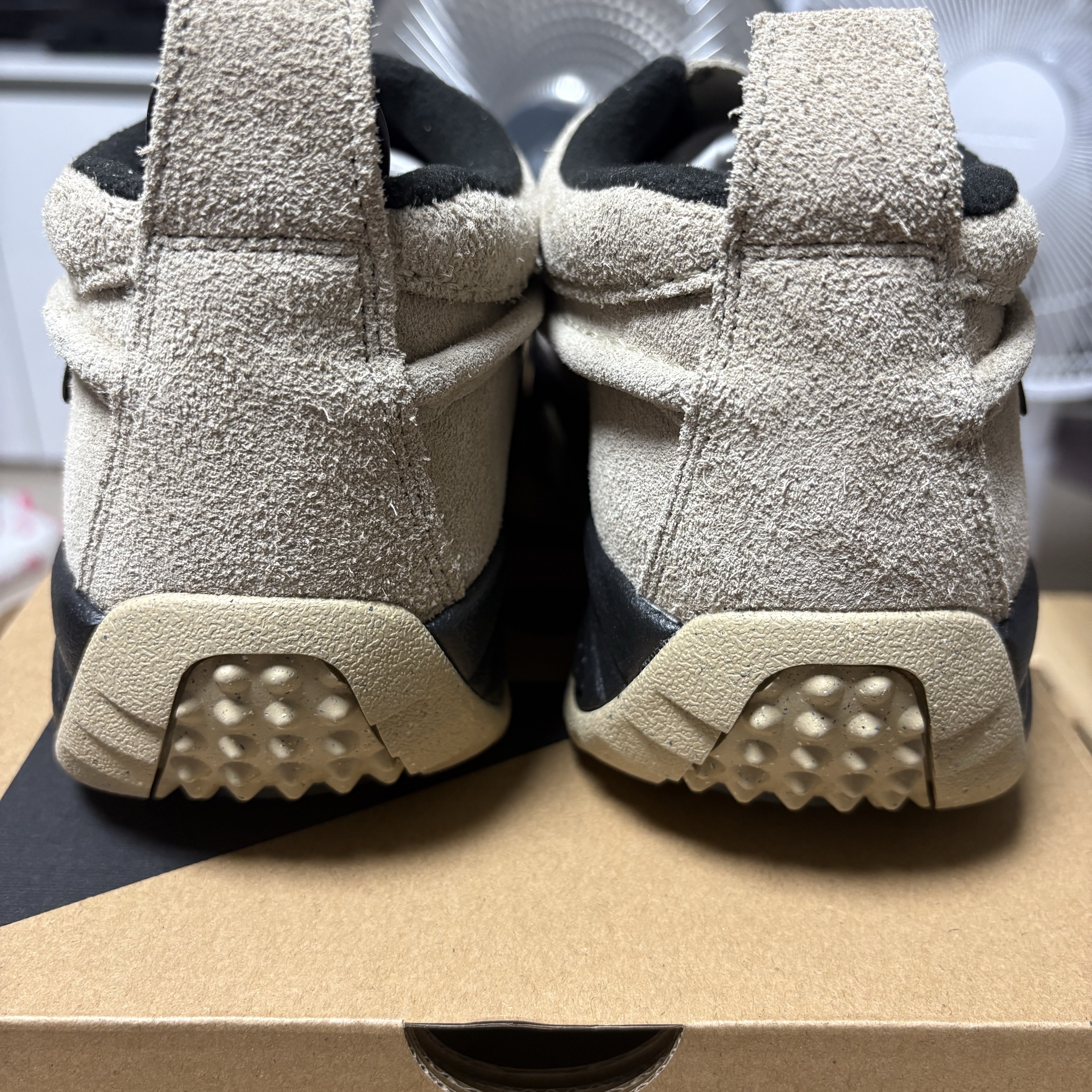 Nike ACG Izy Khaki and Black 착용 스타일 - 5