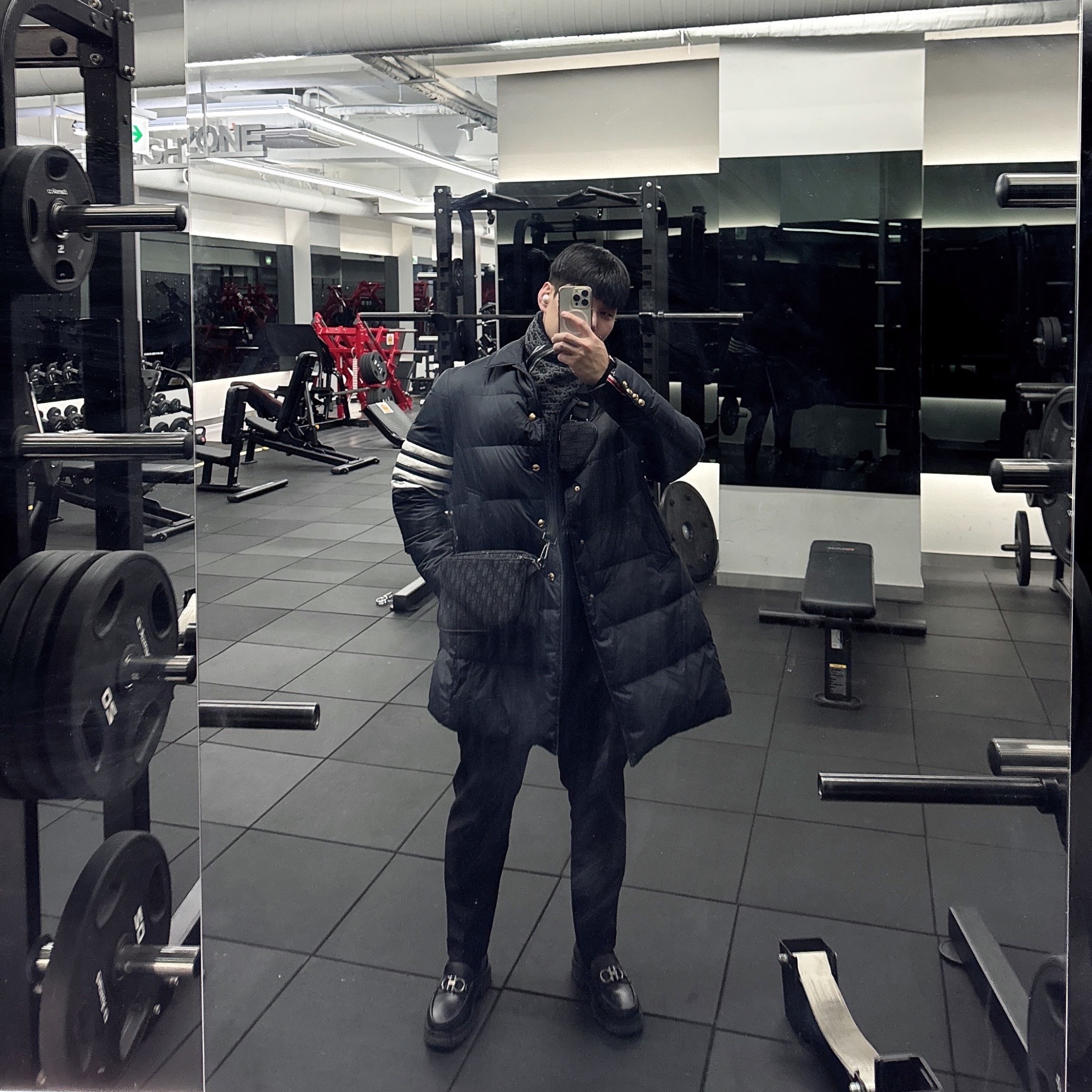 Thom Browne 4-Bar Matte Nylon Bal Collar Overcoat Navy, Dior Oblique Wool Muffler Black Grey 착용 스타일