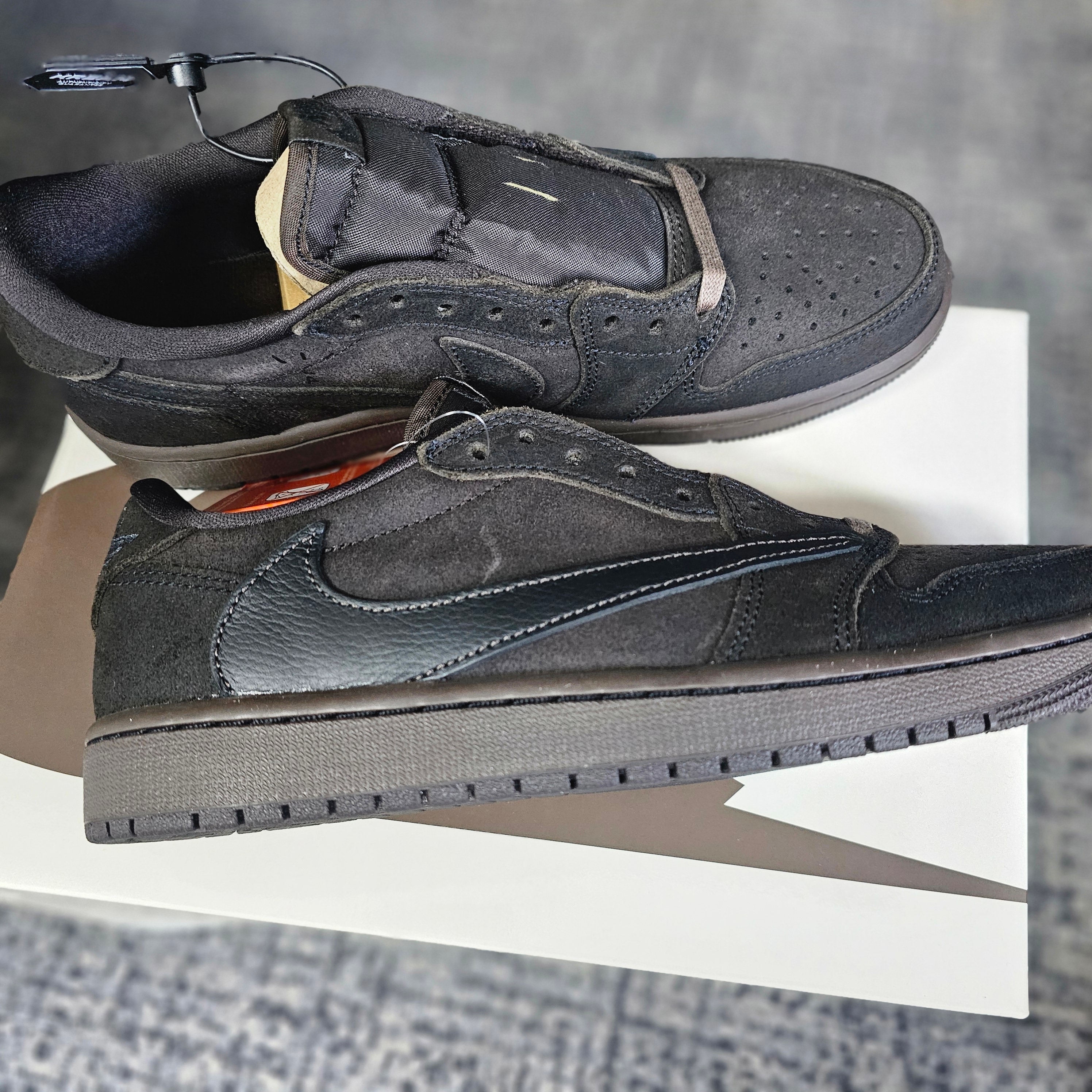 Jordan 1 x Travis Scott Retro Low OG SP Velvet Brown and Dark Mocha 착용 스타일
