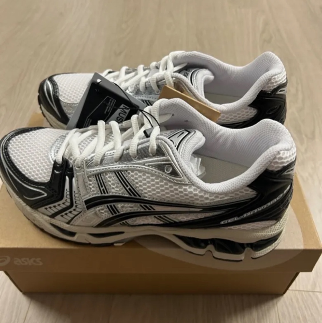 Asics Gel-Kayano 14 White Black 착용 스타일