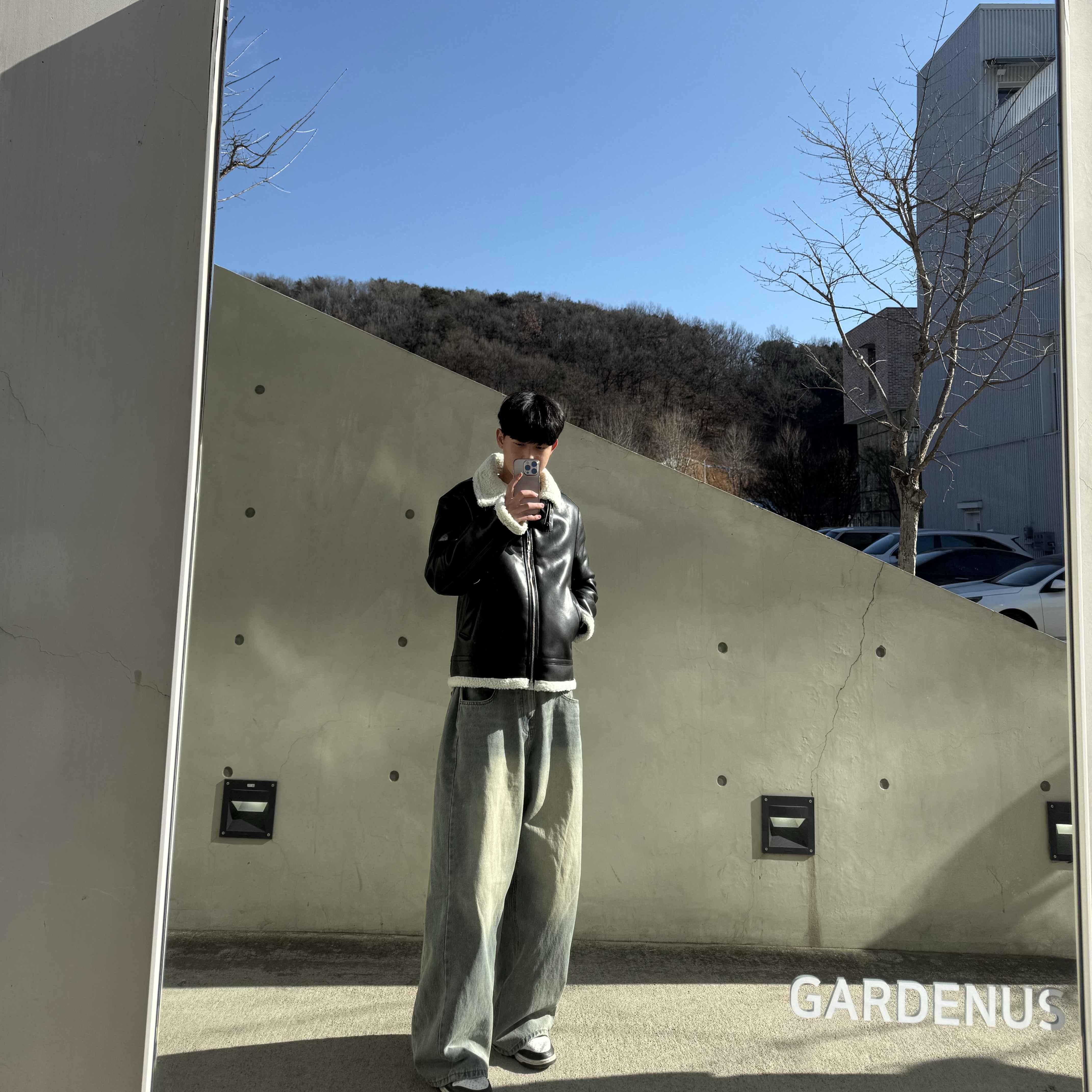 QT8 Garments GB B-3 Mouton Jacket Black/Beige 착용 스타일