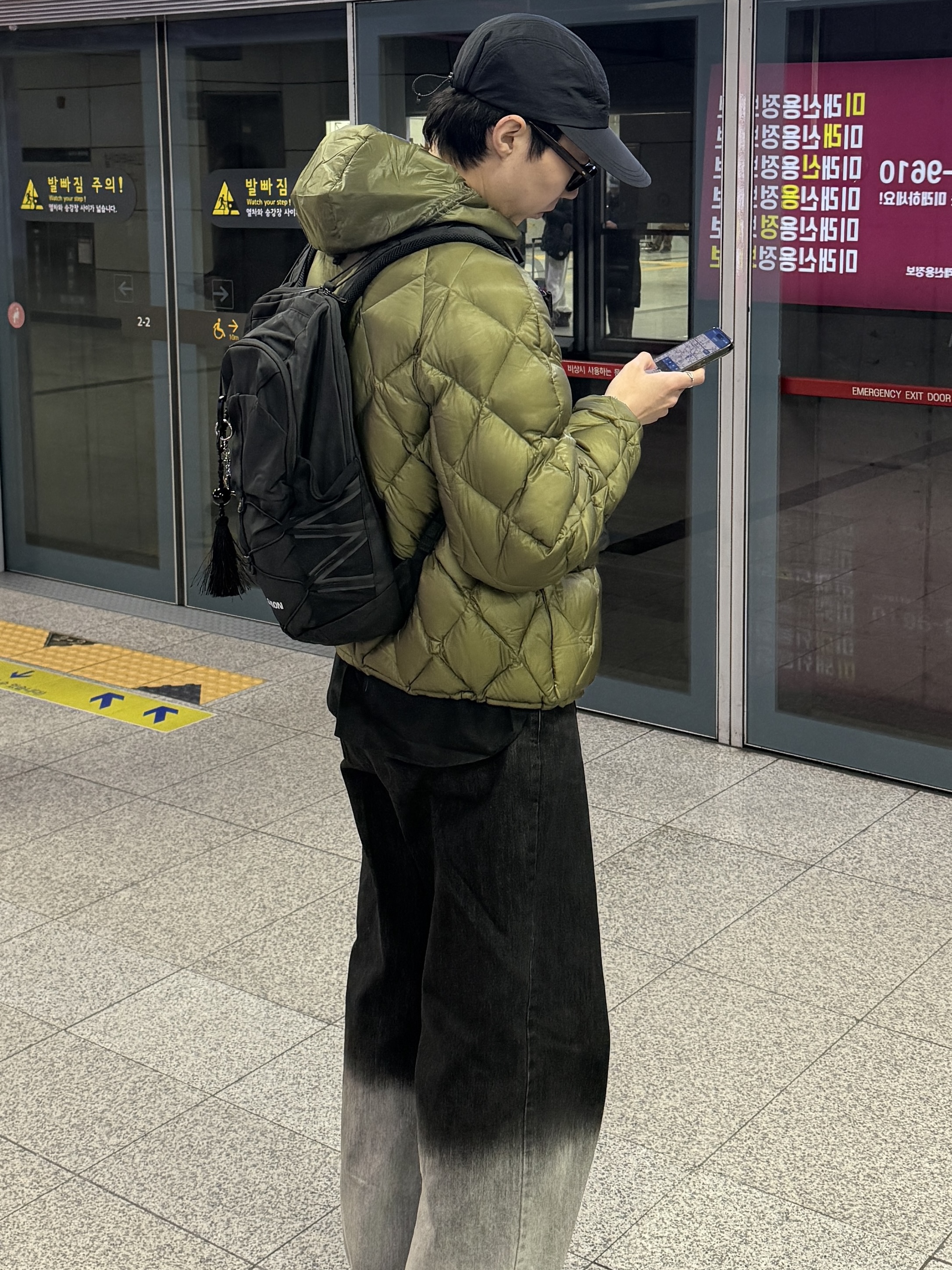 Roa Light Down Jacket Olive Branch, LOSTGARDEN x Kolon Sport Ton Black 착용 스타일 - 2